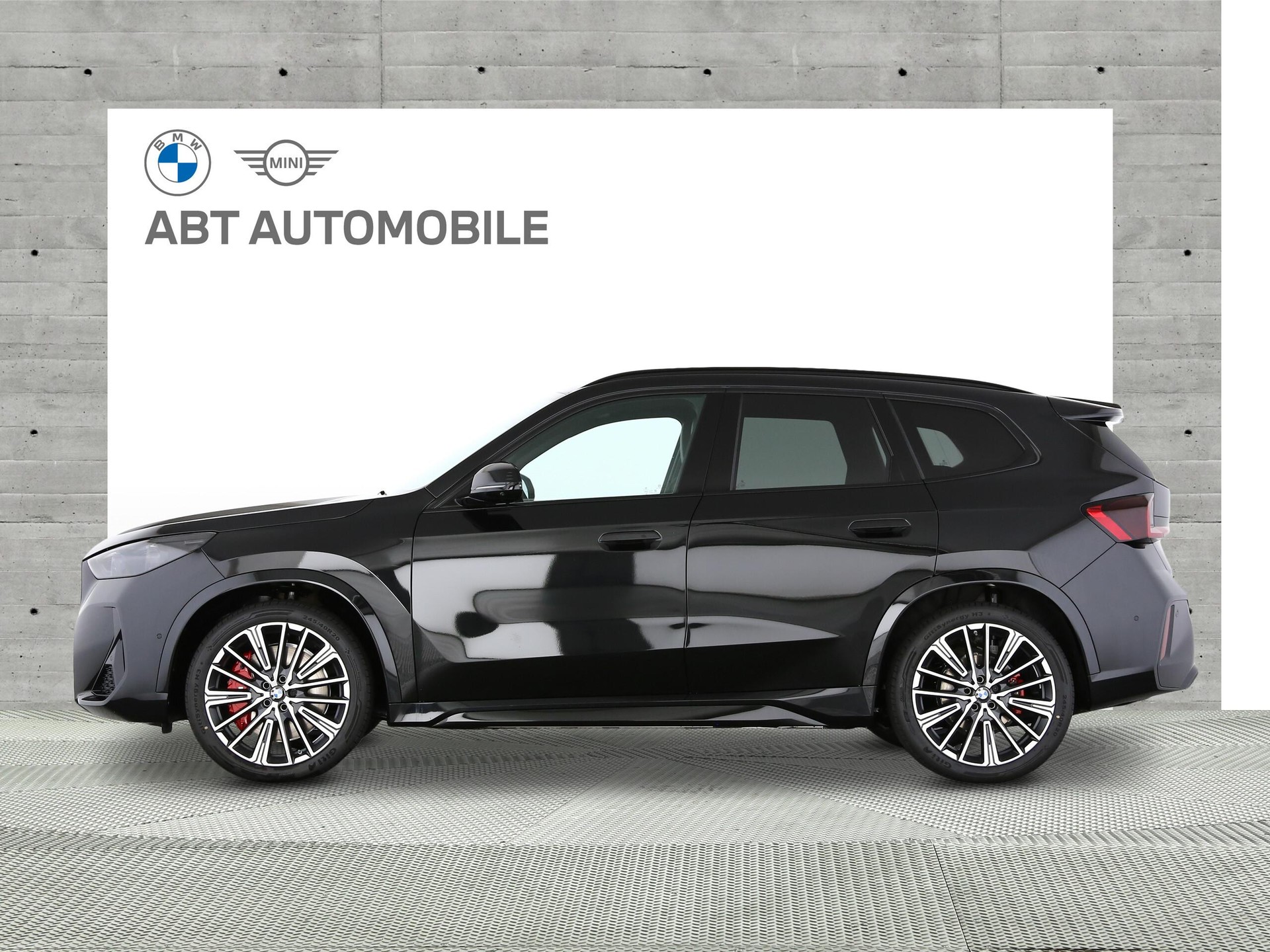 BMW iX1 30 xDrive-image-1