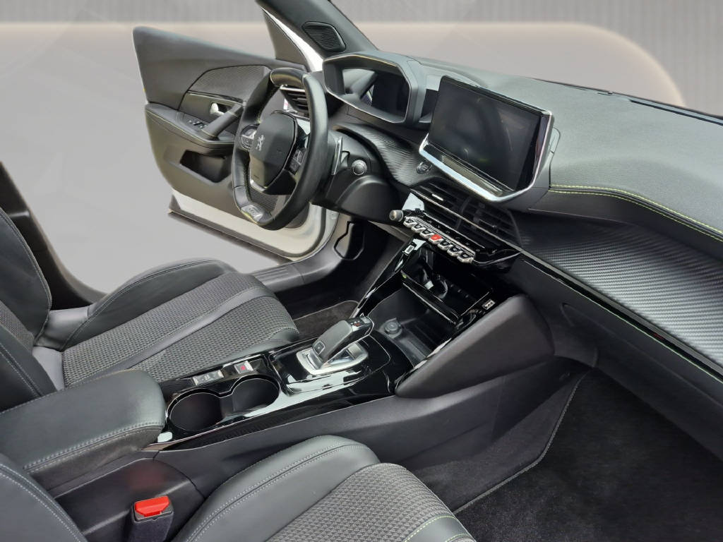PEUGEOT 2008 Essence 130ch EAT8 GT-image-13