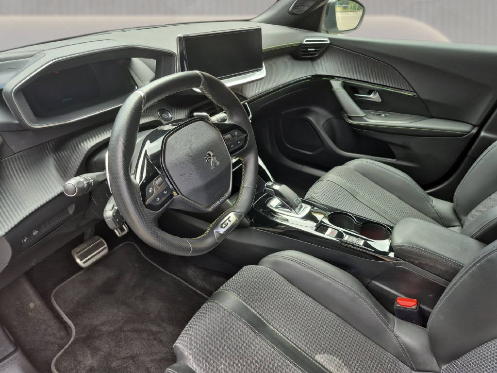 PEUGEOT 2008 Essence 130ch EAT8 GT-image-9