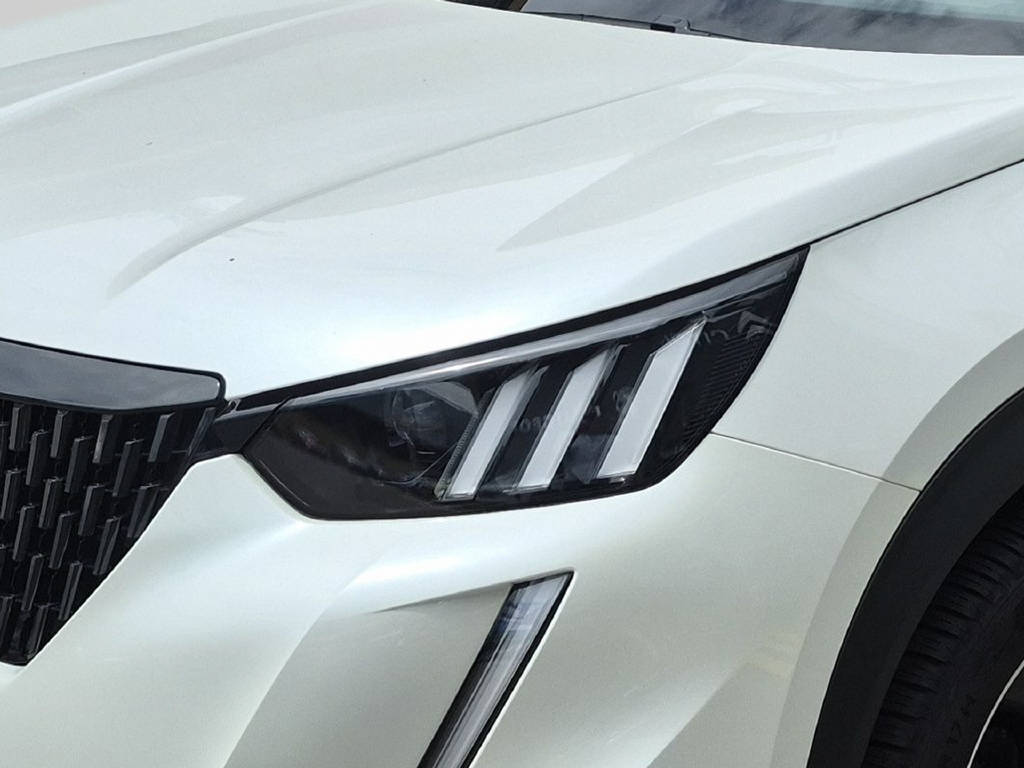 PEUGEOT 2008 Essence 130ch EAT8 GT-image-2