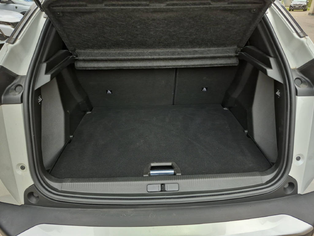 PEUGEOT 2008 Essence 130ch EAT8 GT-image-8