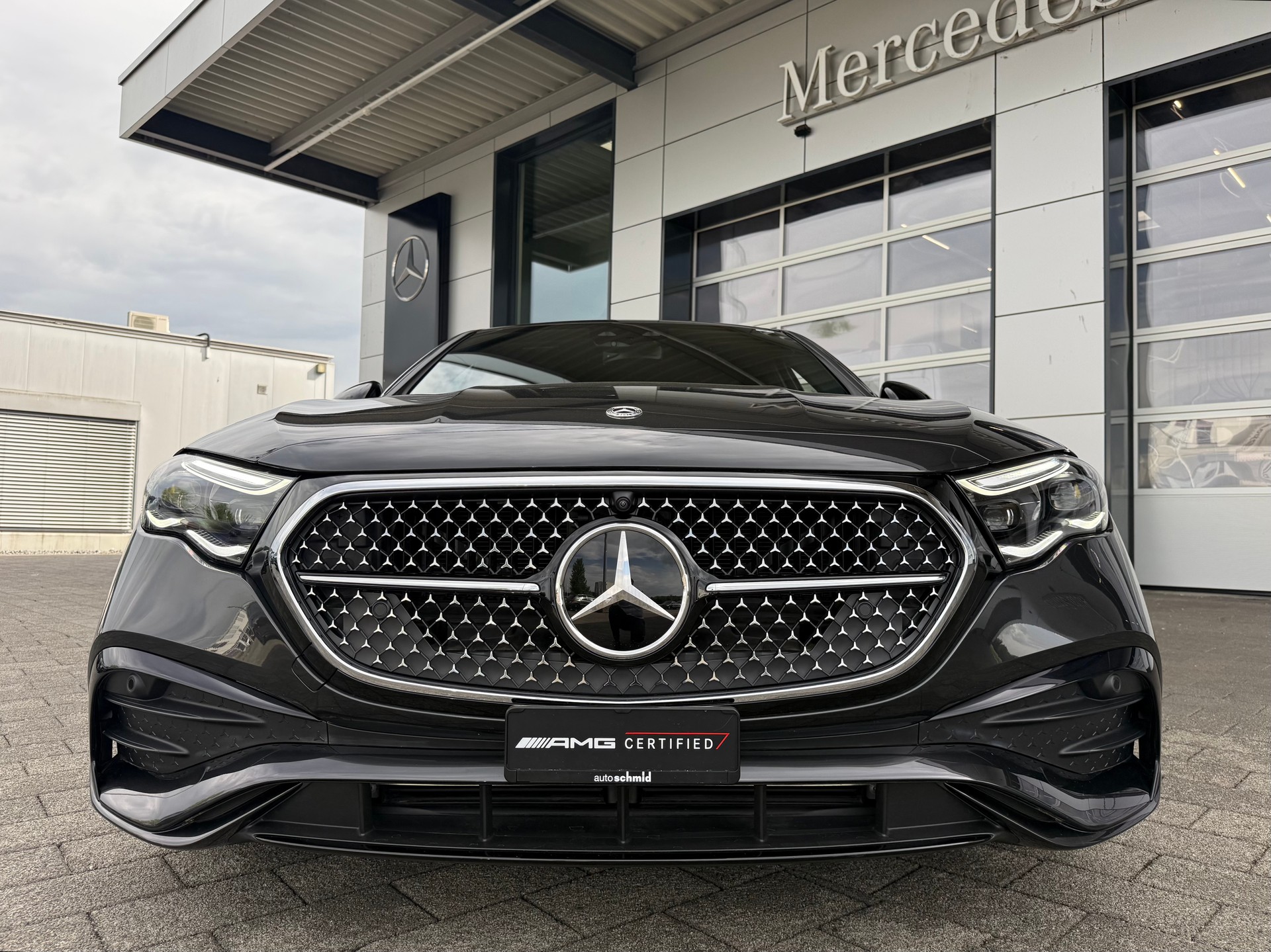MERCEDES-BENZ E 200 AMG Line 9G-Tronic 4Matic-showroom-element-2