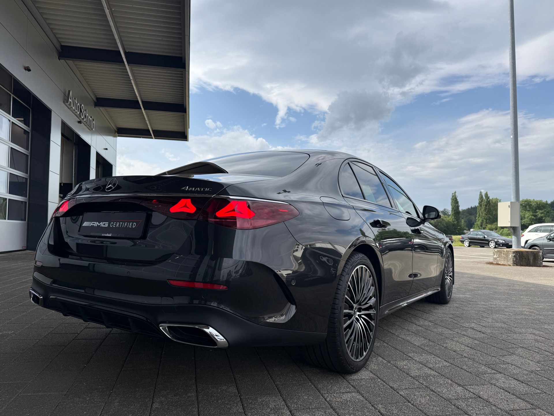 MERCEDES-BENZ E 200 AMG Line 9G-Tronic 4Matic-showroom-element-1