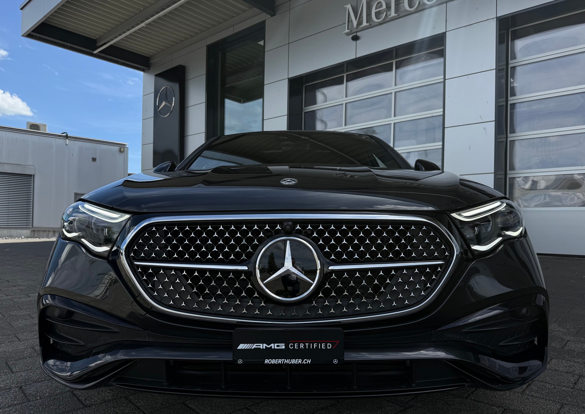 MERCEDES-BENZ E 200 AMG Line 9G-Tronic 4Matic-image-2