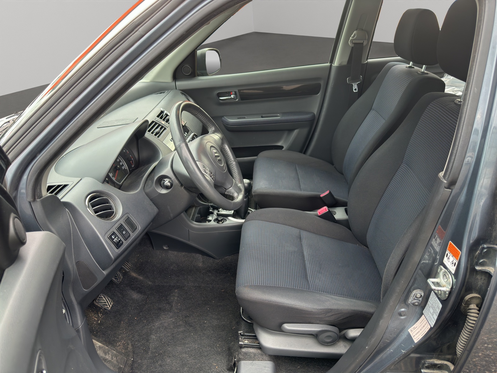 SUZUKI Swift 1.3i 16V GL Top 4x4-image-9