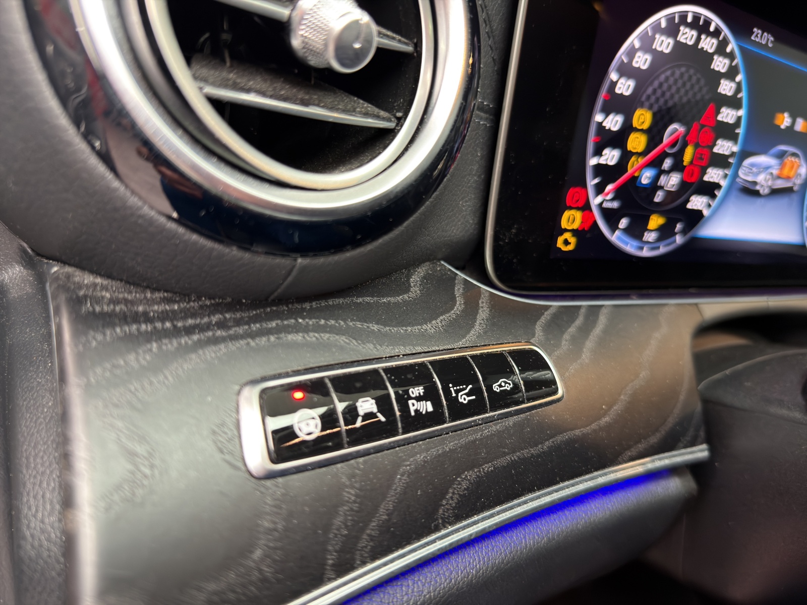 MERCEDES-BENZ E 53 AMG 4Matic+-image-12