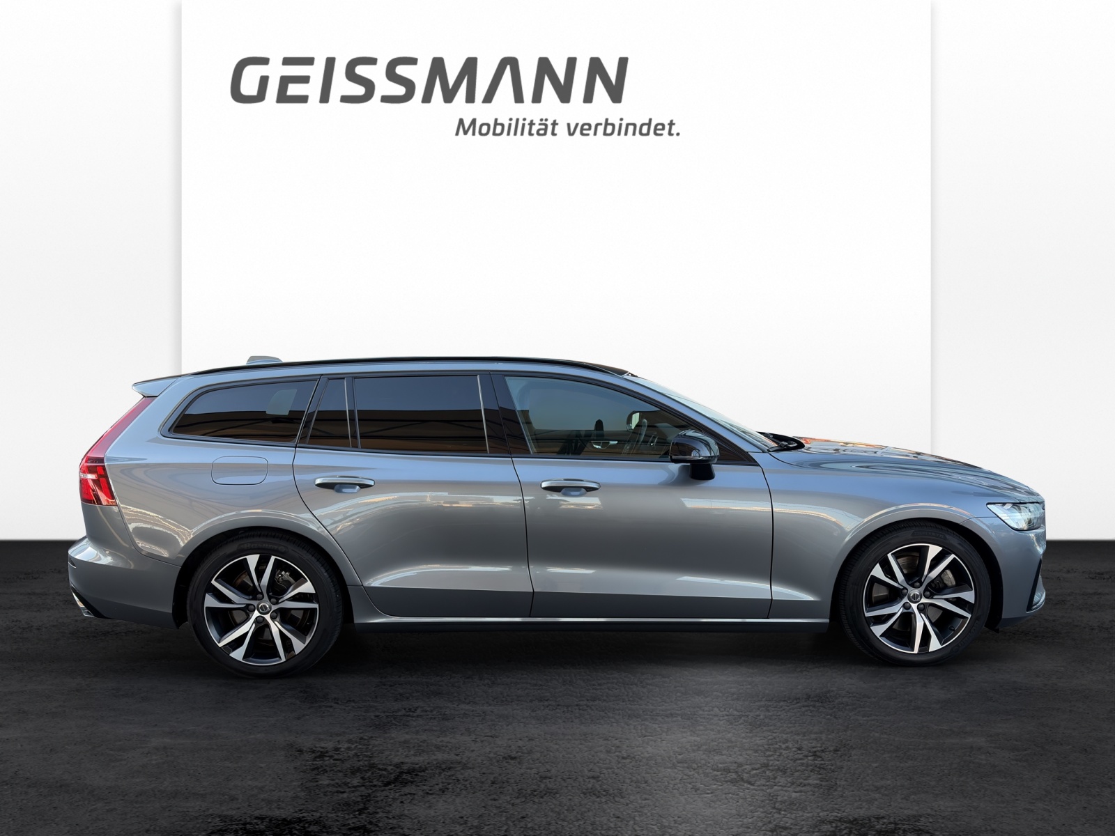 VOLVO V60 2.0 B5 R-Design AWD-image-2