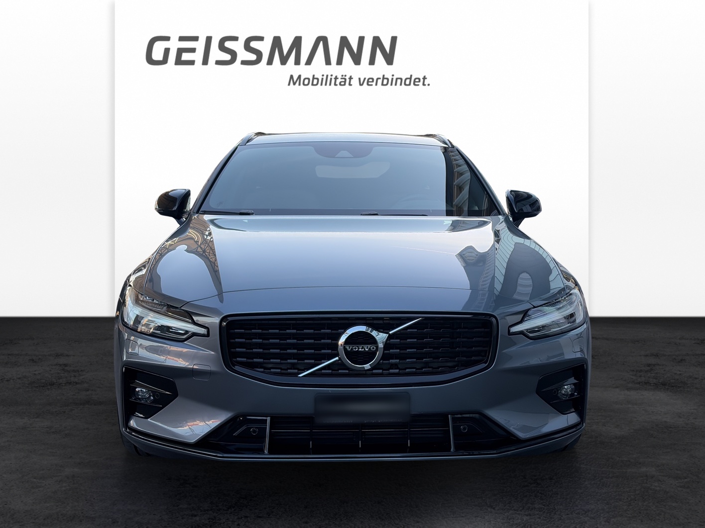 VOLVO V60 2.0 B5 R-Design AWD-image-6