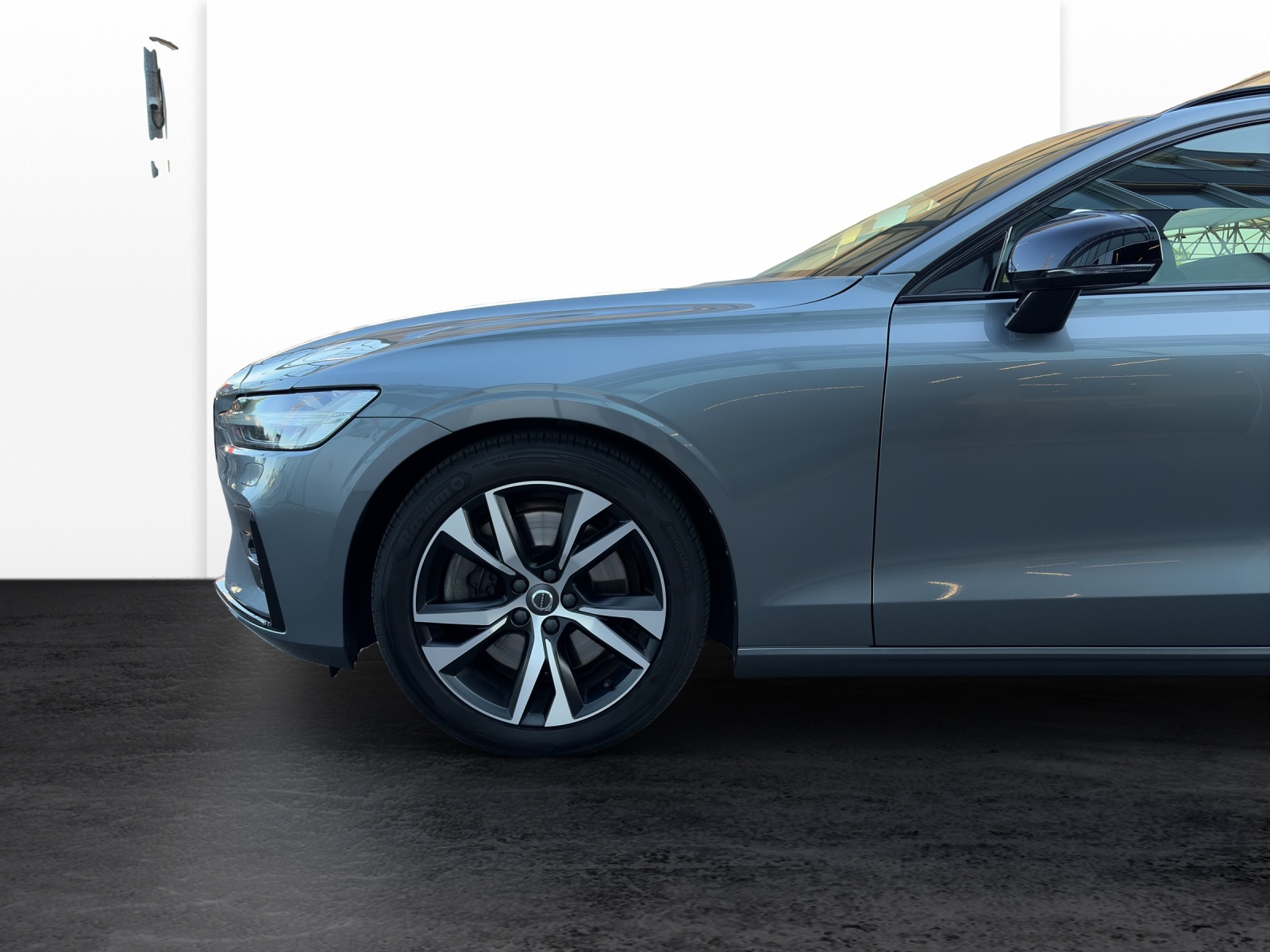 VOLVO V60 2.0 B5 R-Design AWD-image-19