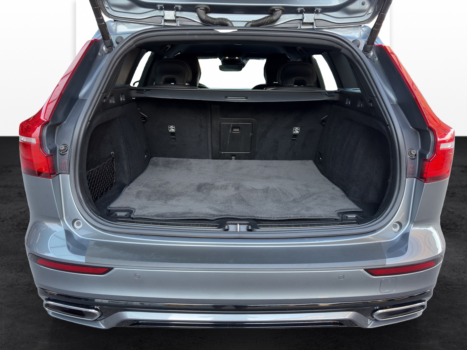 VOLVO V60 2.0 B5 R-Design AWD-image-18