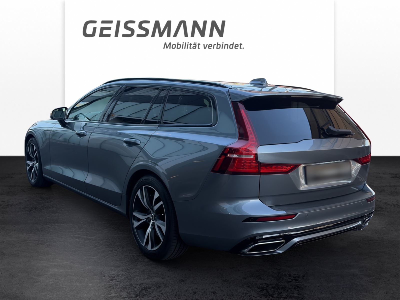 VOLVO V60 2.0 B5 R-Design AWD-image-4