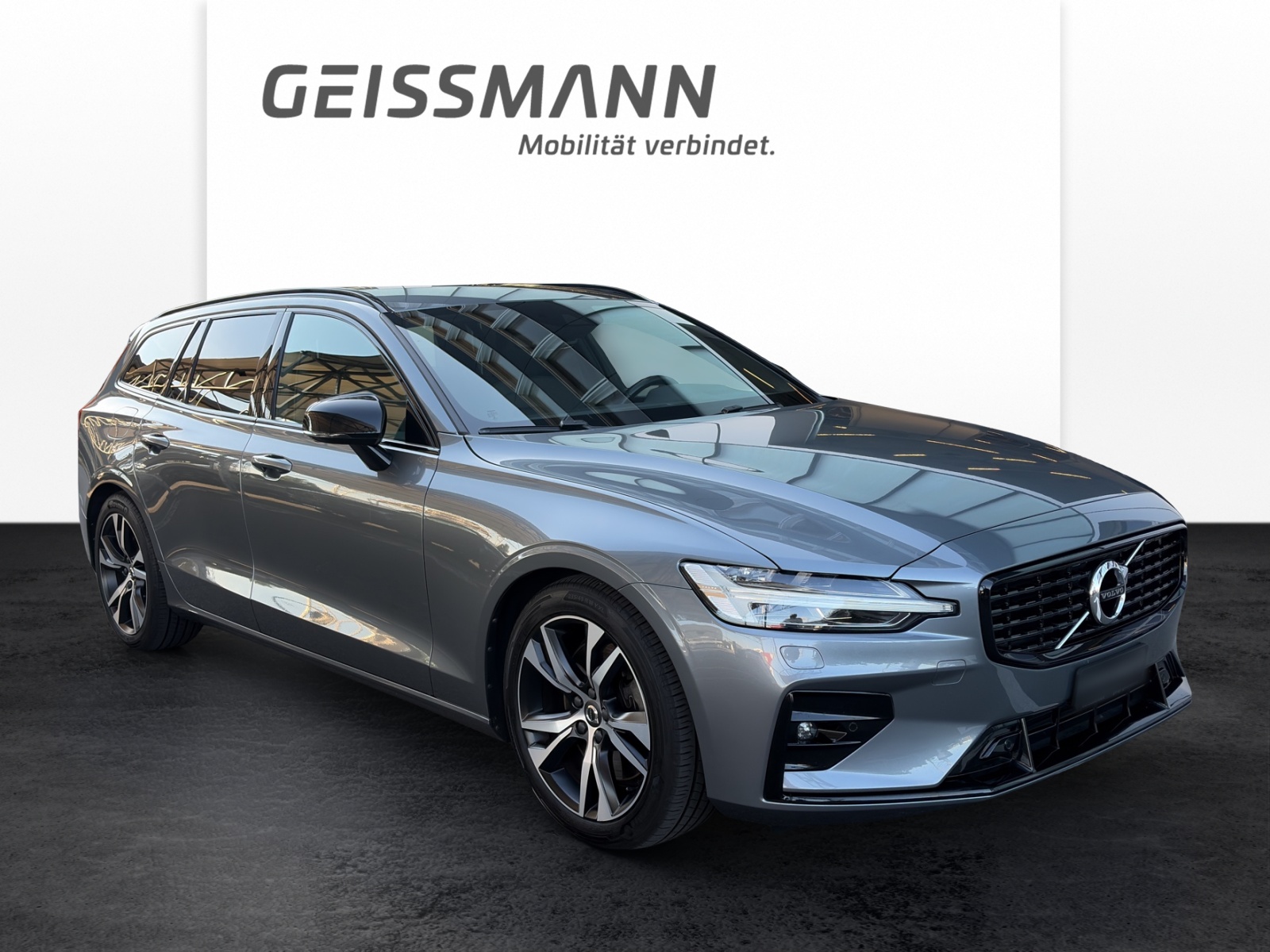 VOLVO V60 2.0 B5 R-Design AWD-image-1