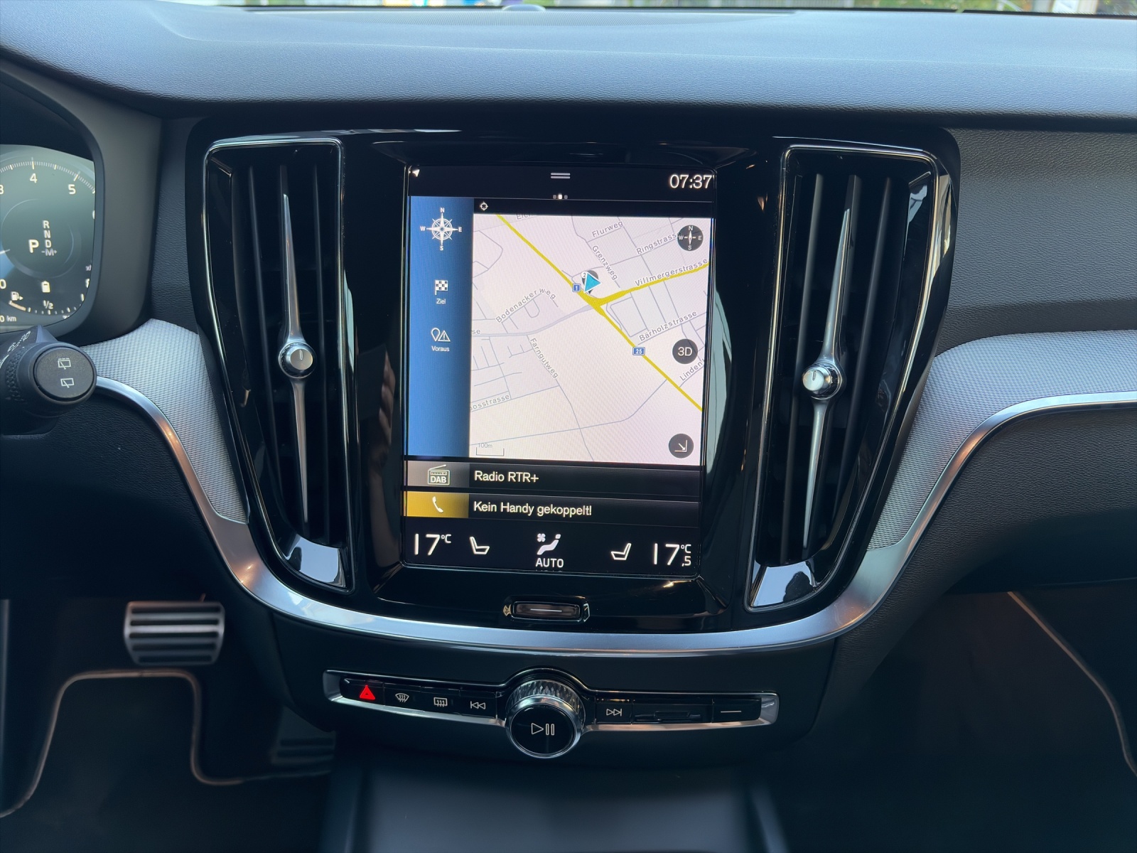VOLVO V60 2.0 B5 R-Design AWD-image-13