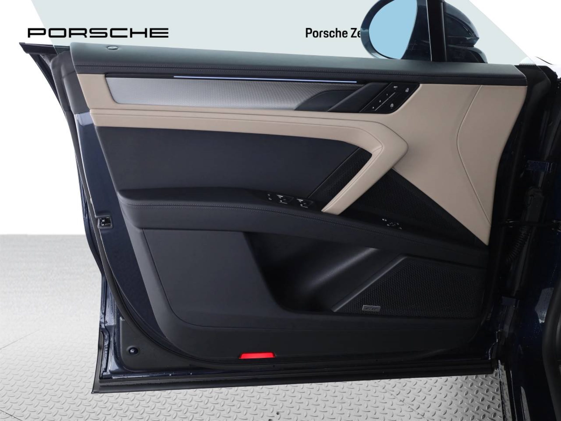 PORSCHE Cayenne S Electric-image-12