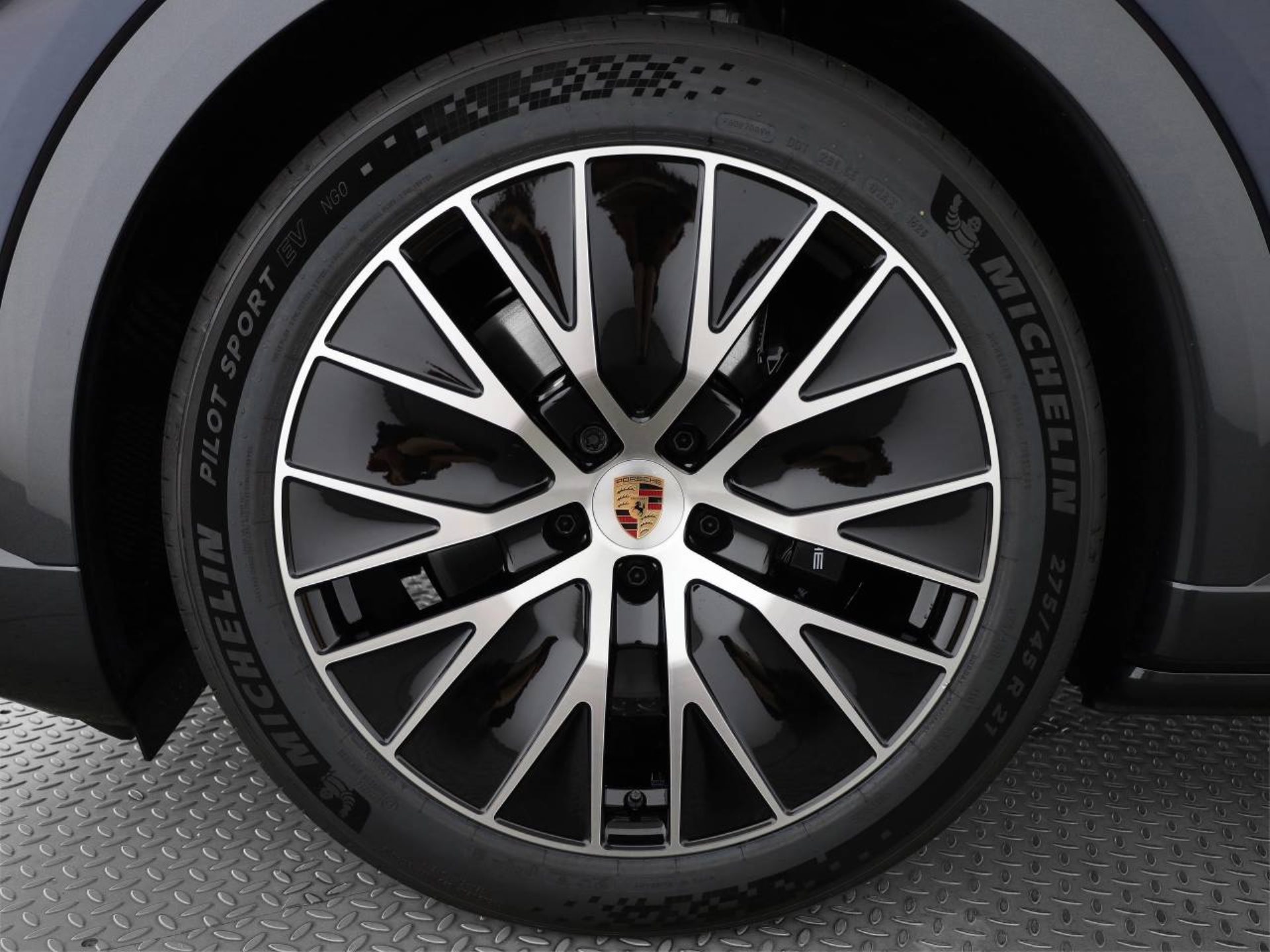 PORSCHE Cayenne S Electric-image-7