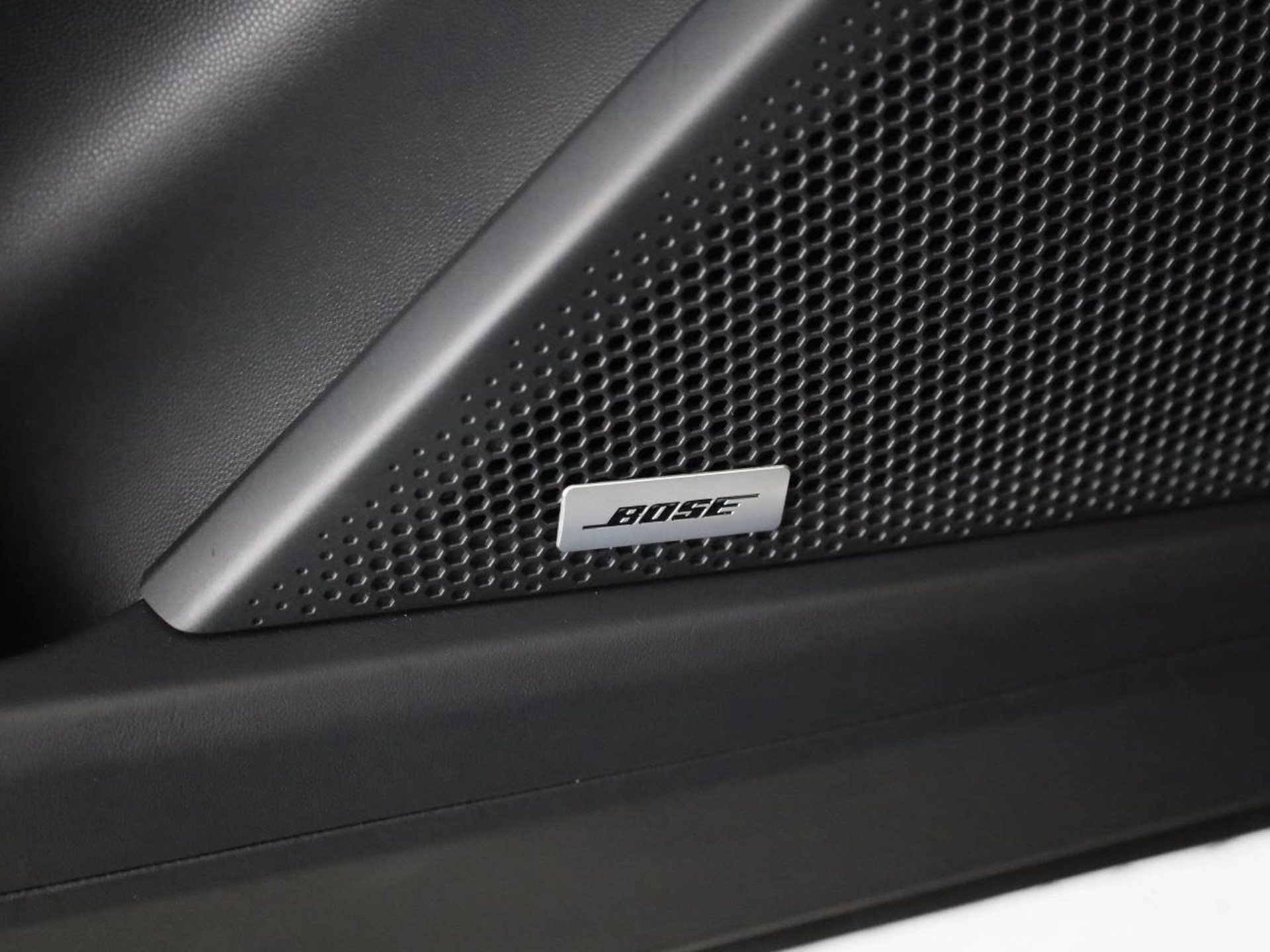 PORSCHE Cayenne S Electric-image-13