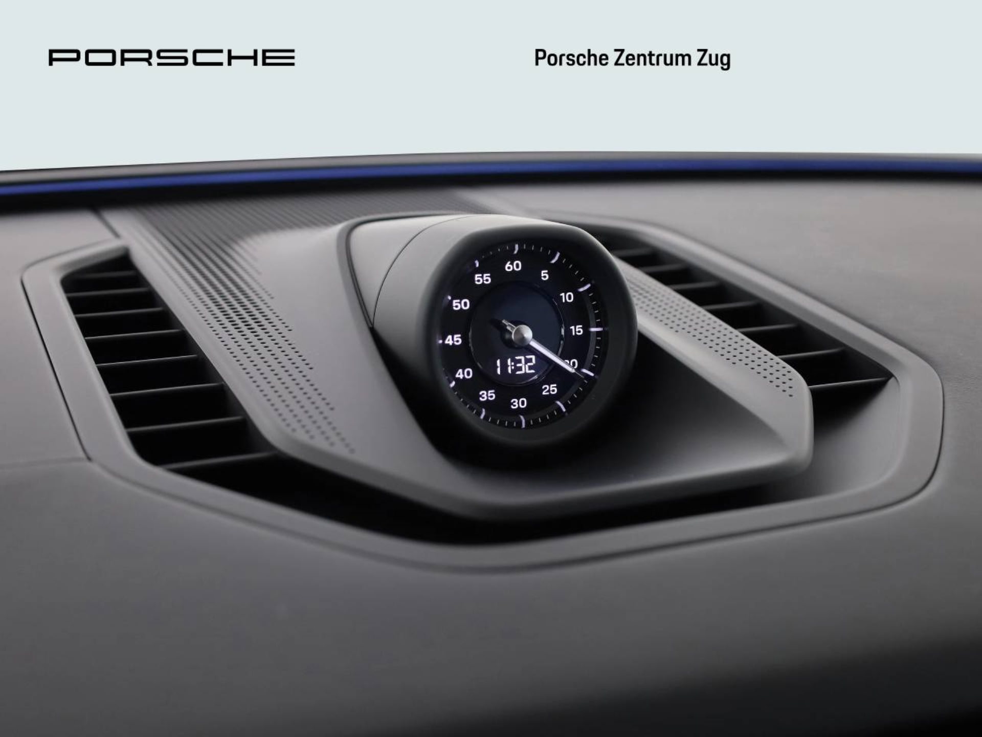 PORSCHE Cayenne S Electric-image-16