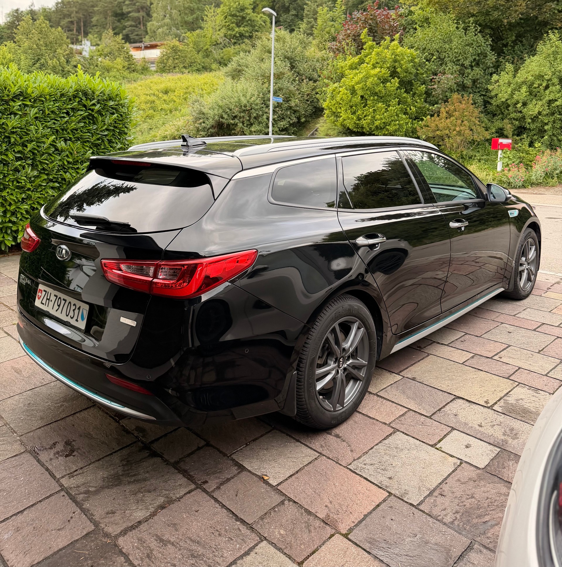 KIA 2.0 GDi Plug-in Hybrid Style-image-3