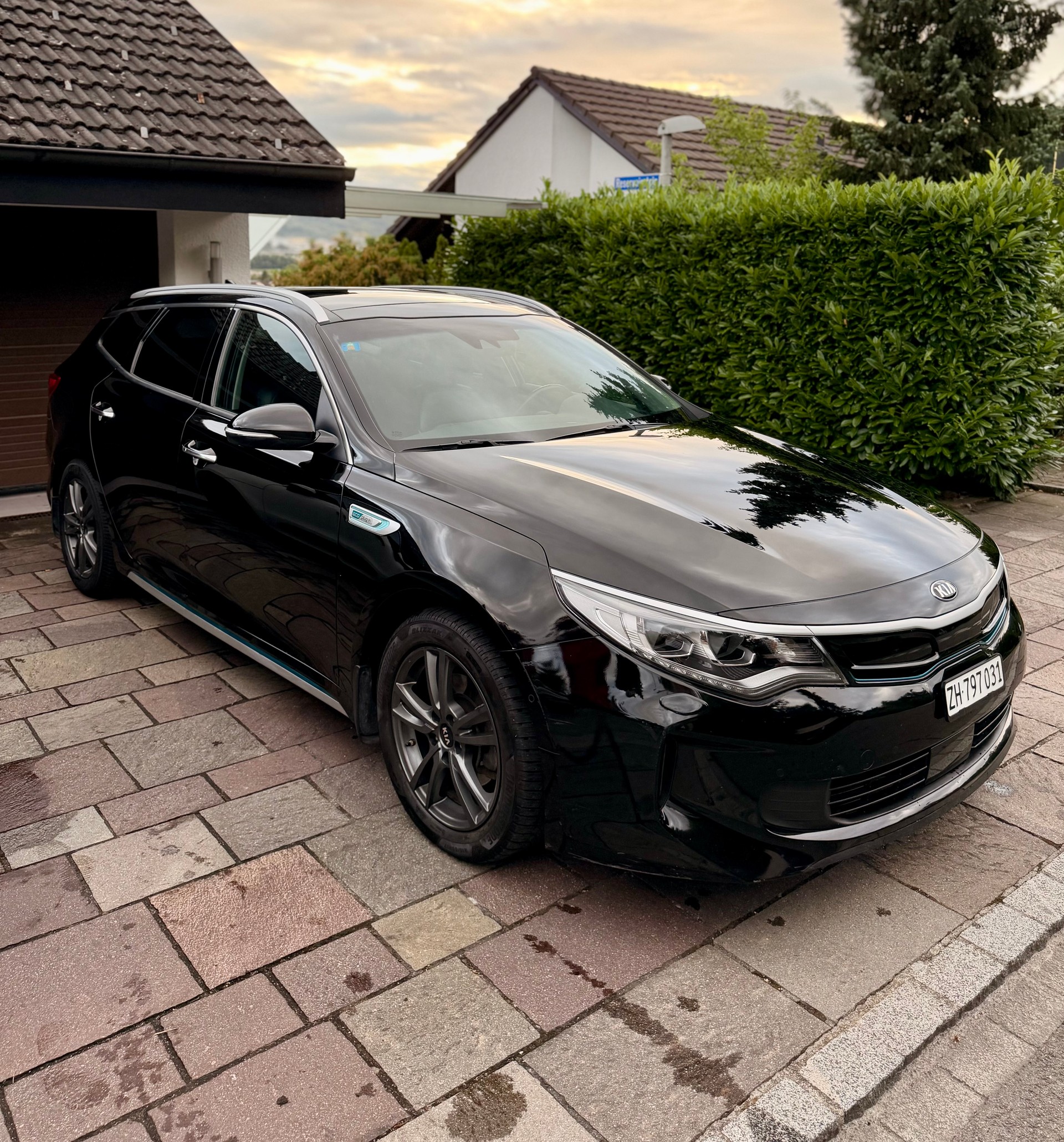 KIA 2.0 GDi Plug-in Hybrid Style-image-1