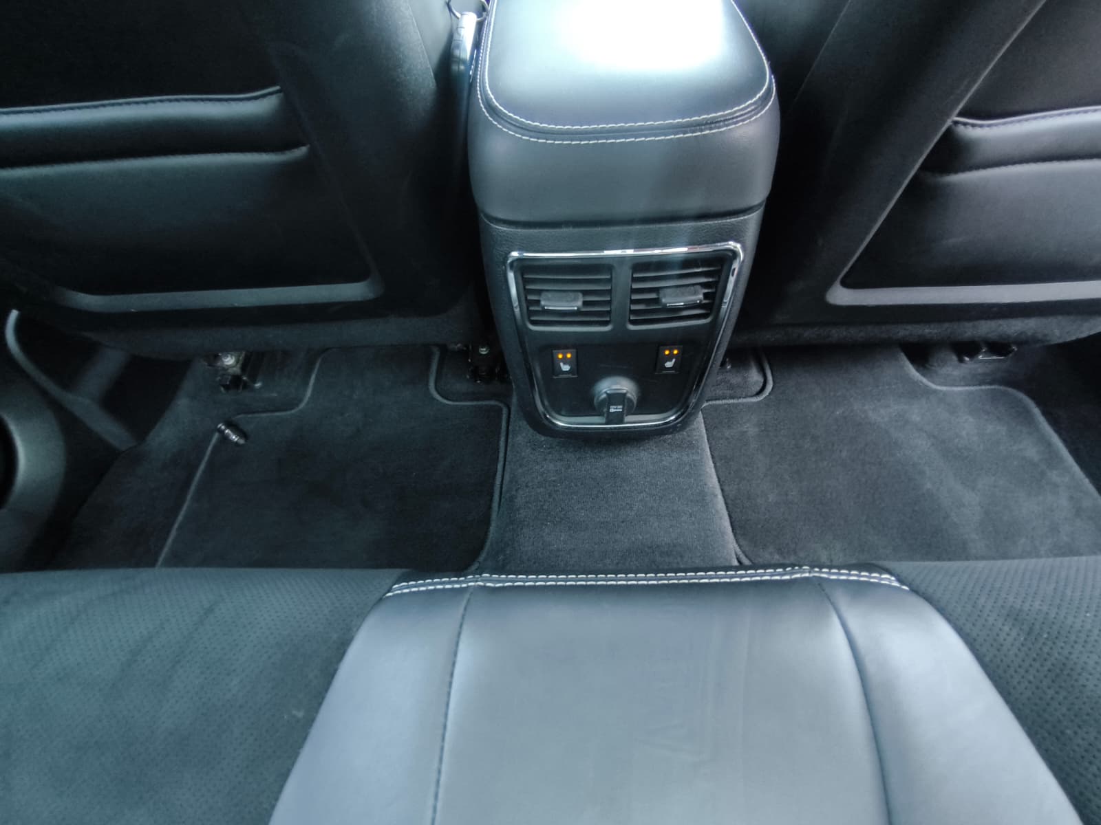 DODGE Charger 6.4 SRT-8-image-27