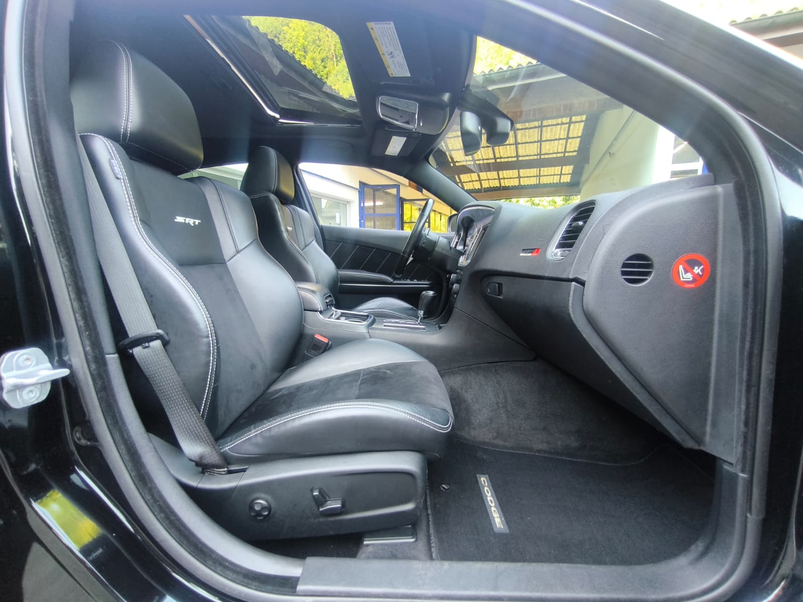 DODGE Charger 6.4 SRT-8-image-25