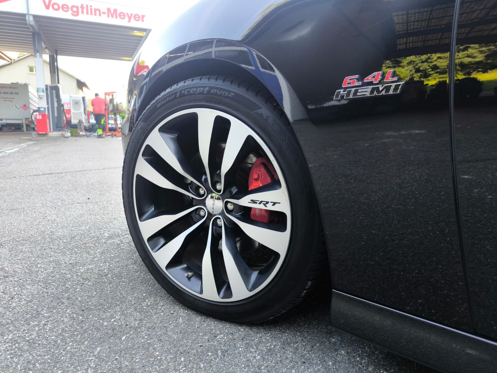 DODGE Charger 6.4 SRT-8-image-8
