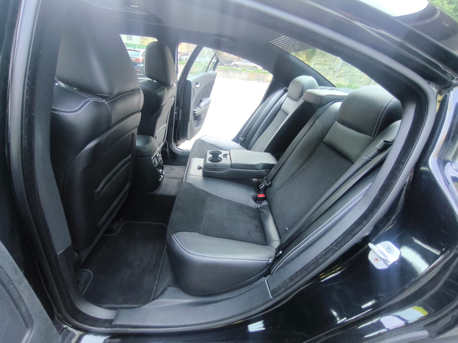 DODGE Charger 6.4 SRT-8-image-28