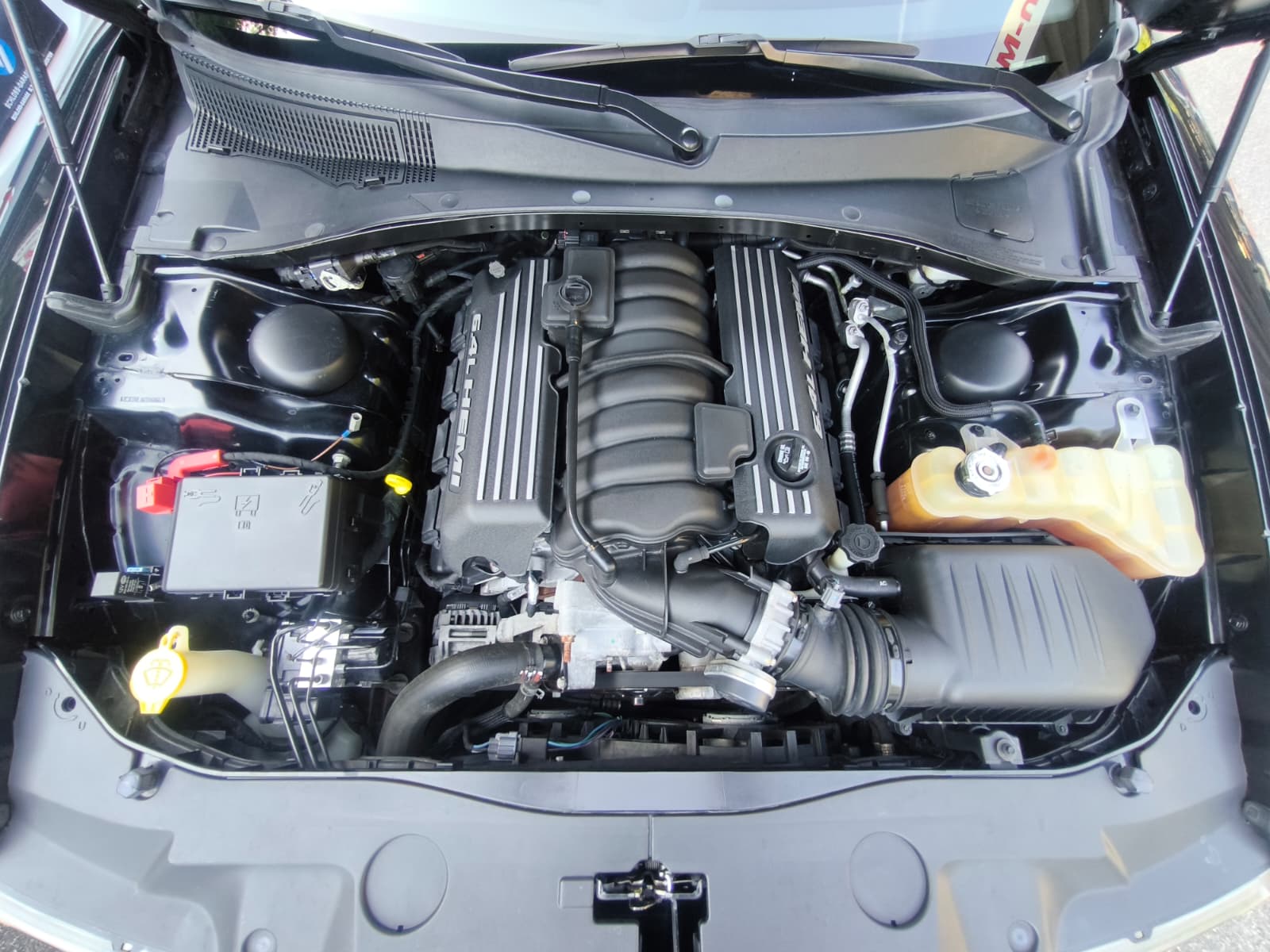 DODGE Charger 6.4 SRT-8-image-30