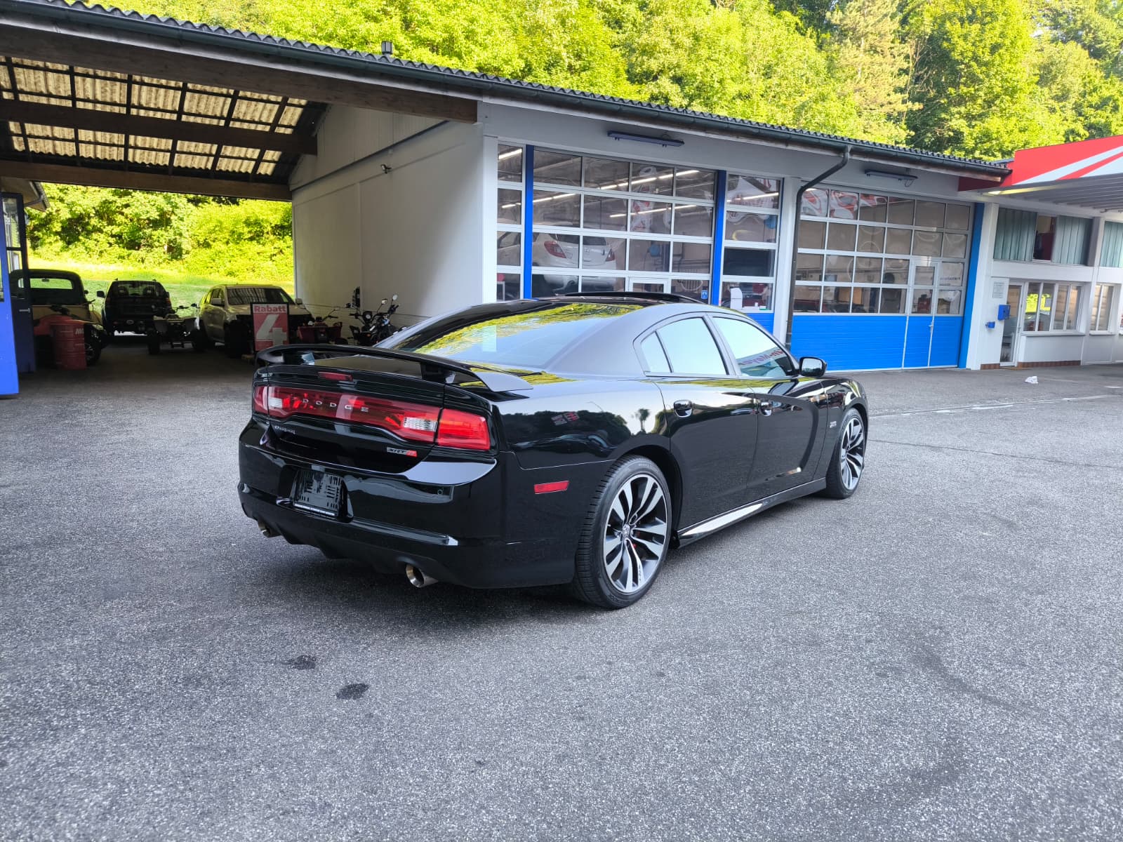 DODGE Charger 6.4 SRT-8-image-13