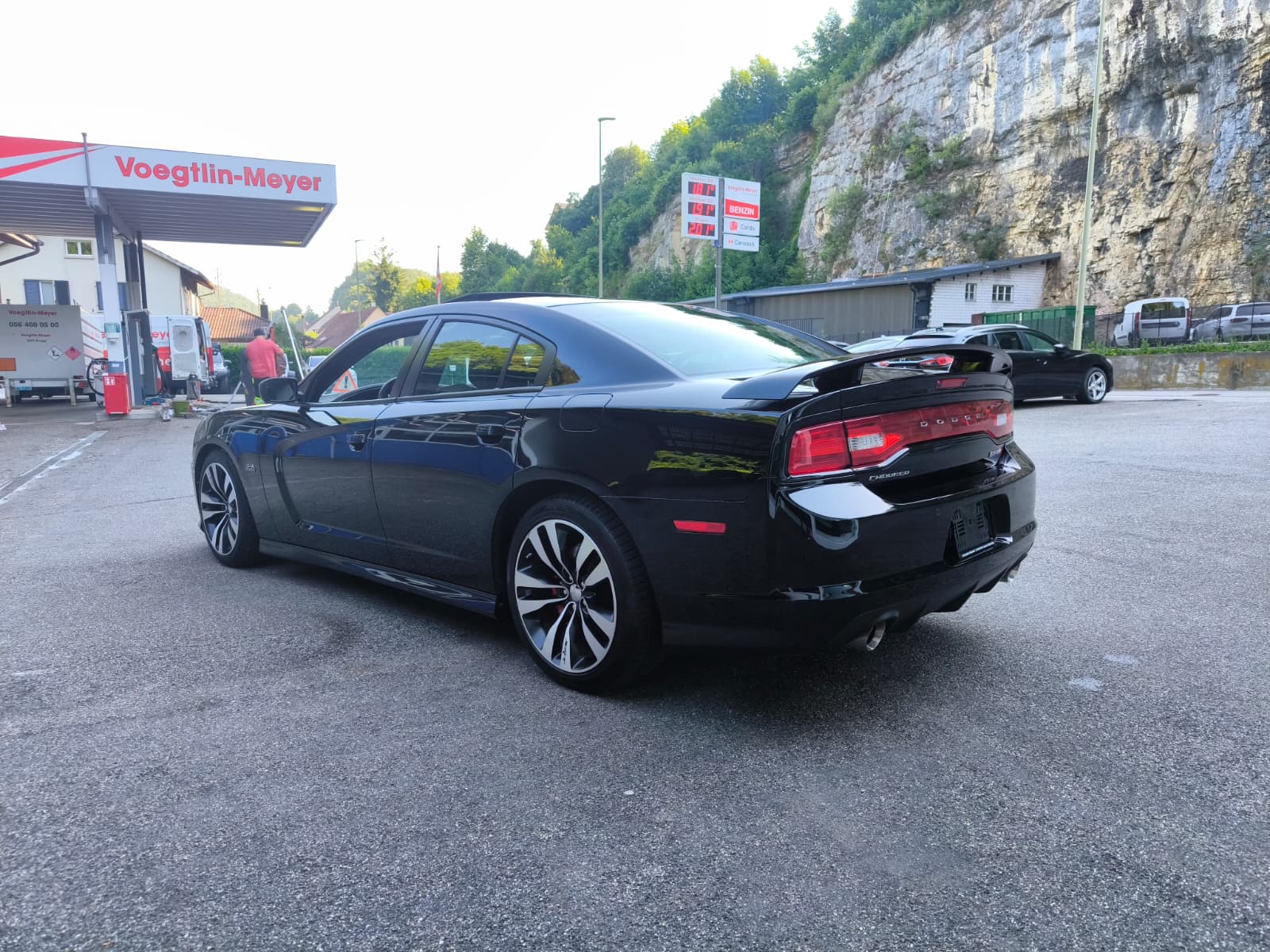 DODGE Charger 6.4 SRT-8-image-10