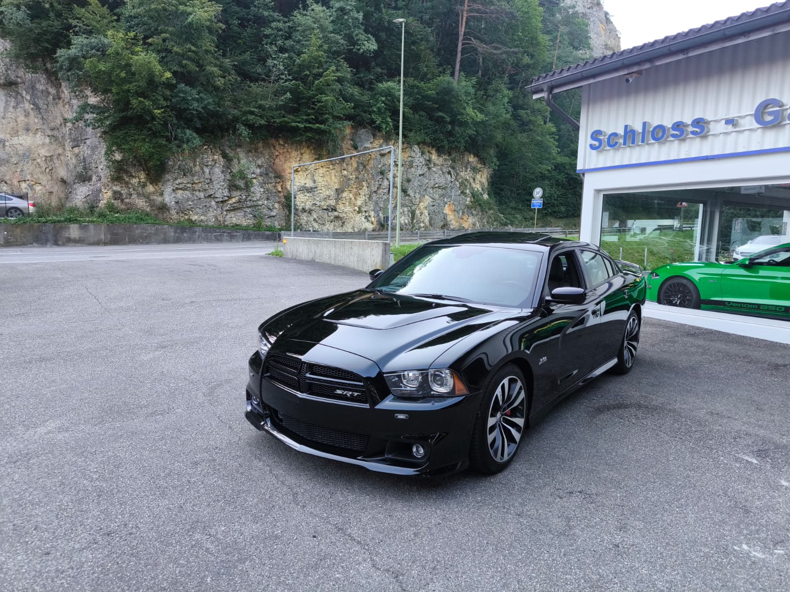 DODGE Charger 6.4 SRT-8-image-5