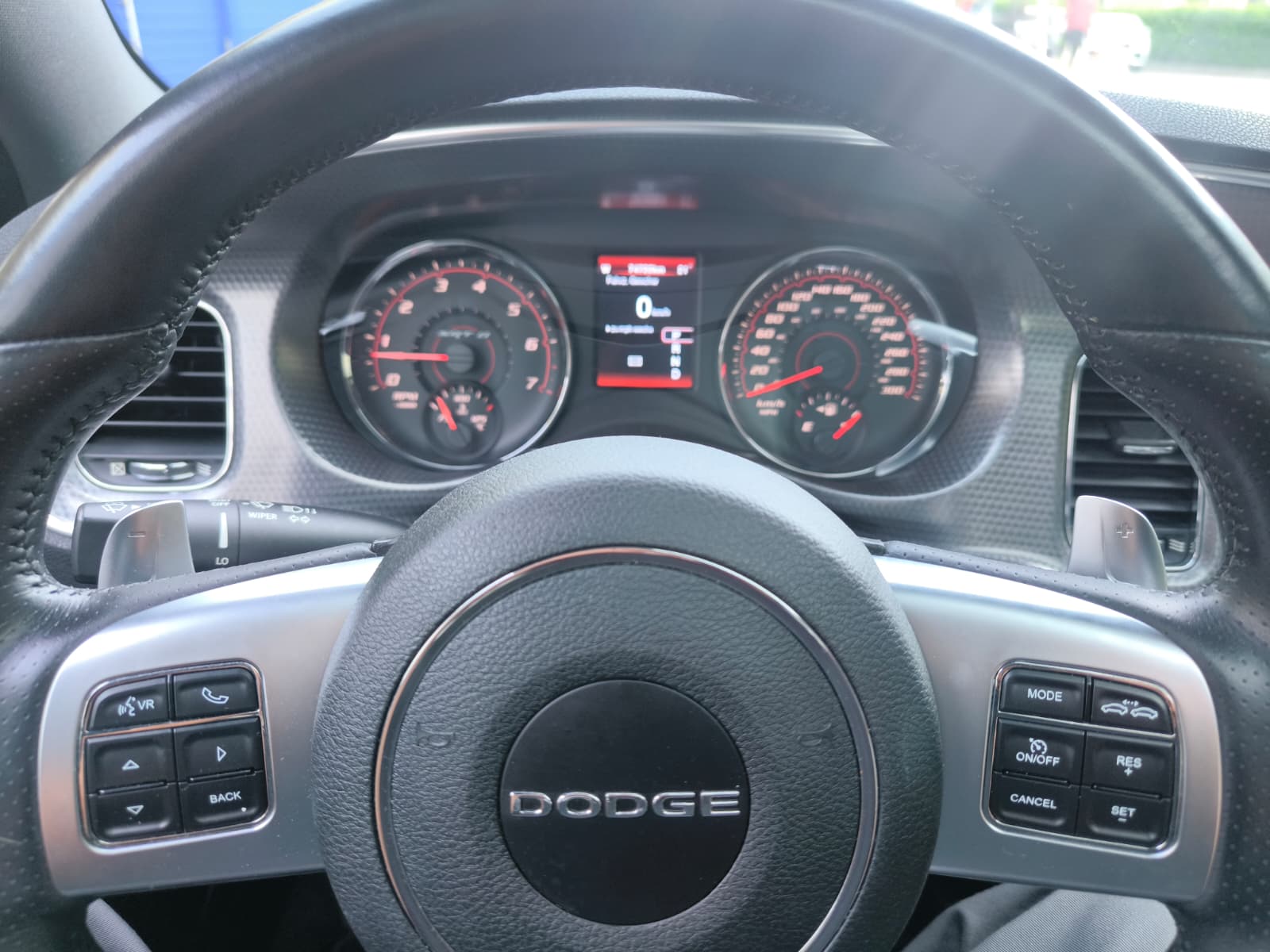DODGE Charger 6.4 SRT-8-image-18