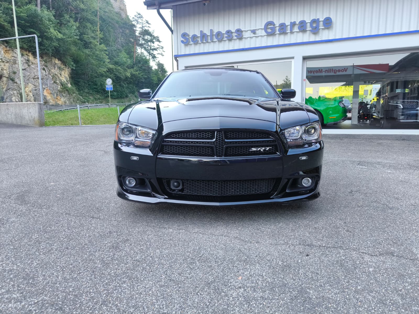 DODGE Charger 6.4 SRT-8-image-4