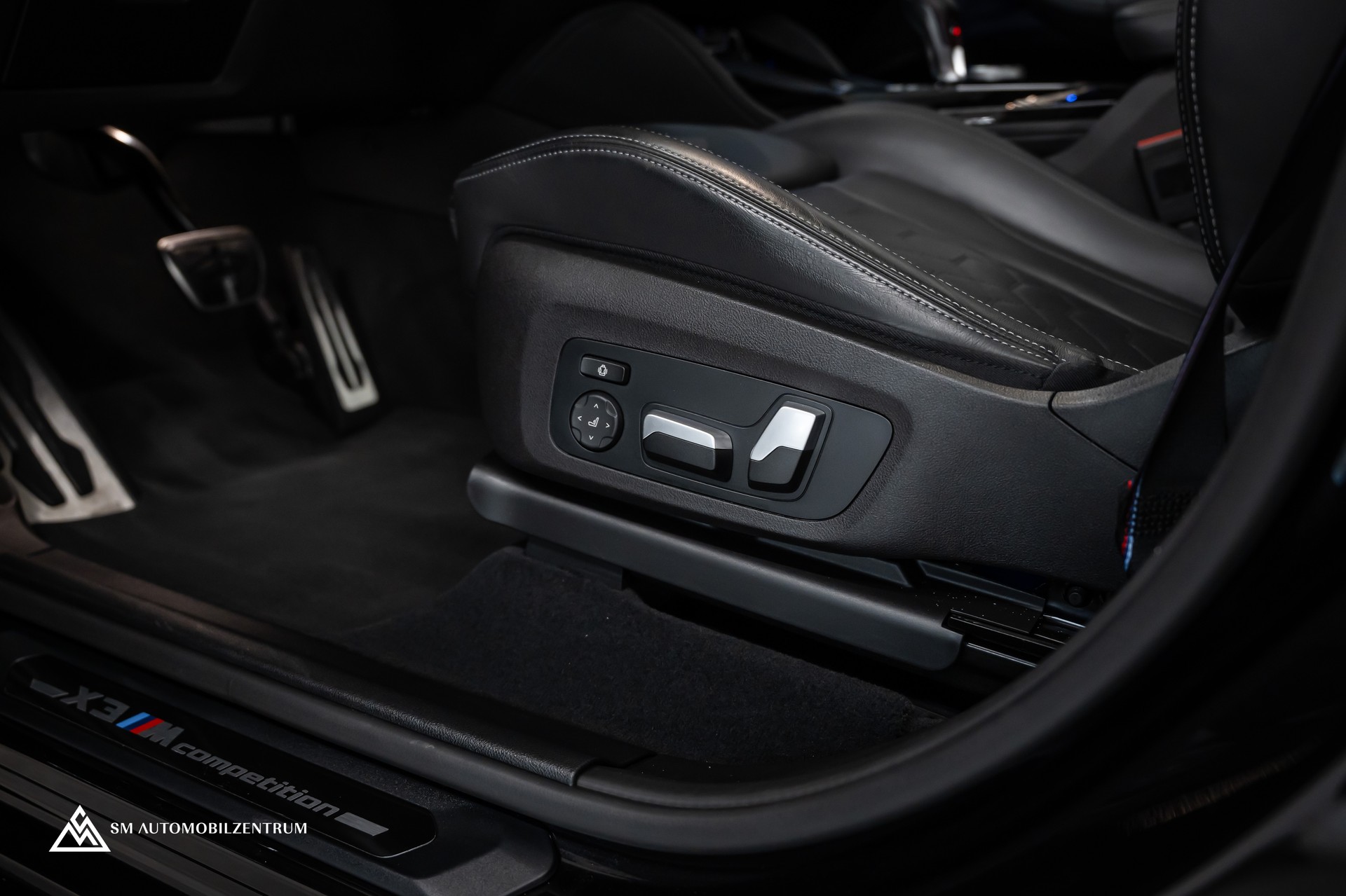 BMW X3 M Competition / Panorama / 50 Jahre BMW M / 360° / Head-Up / Laserlight-image-27