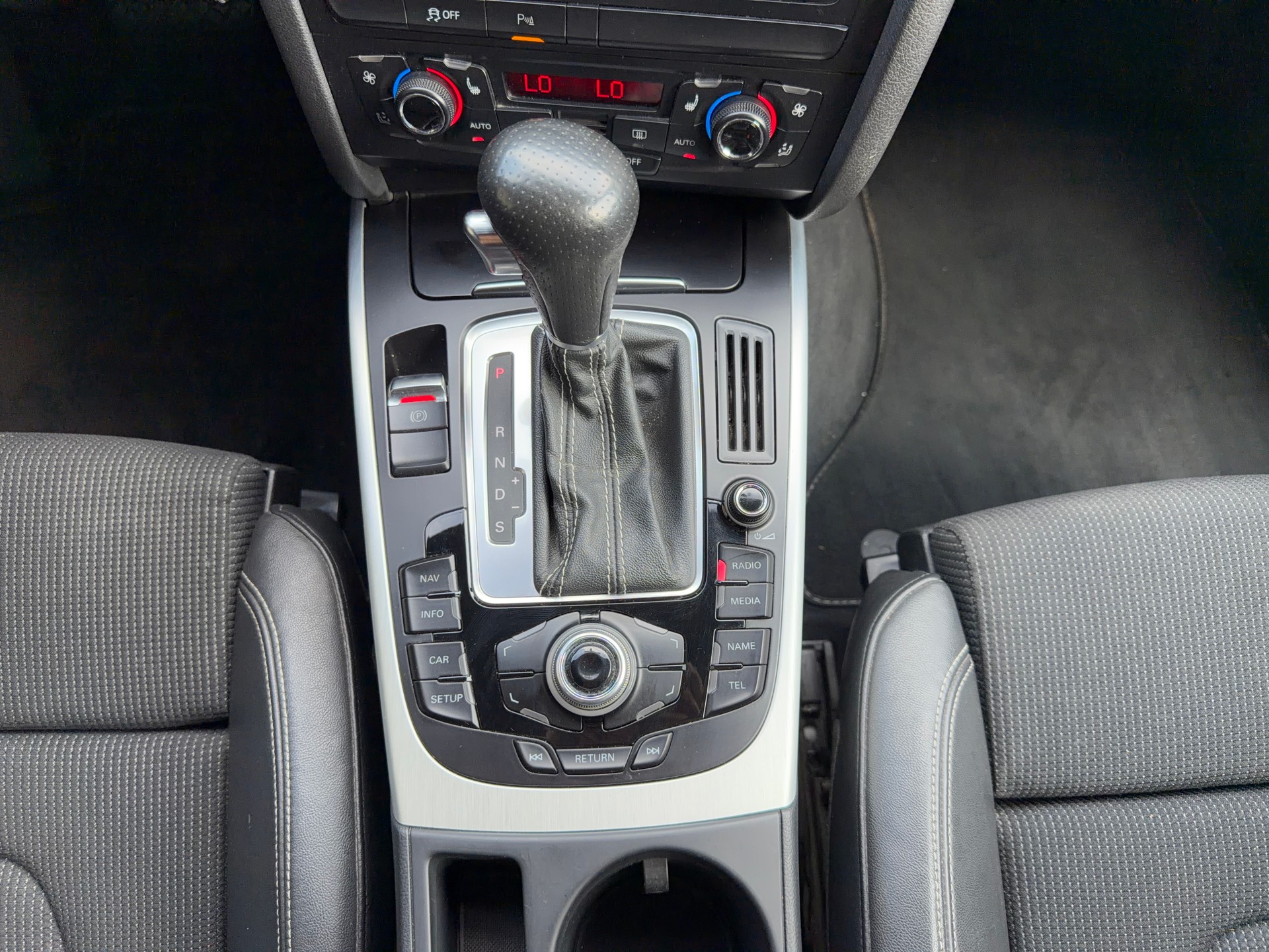 AUDI A4 Avant 2.0 TFSI quattro S-tronic-image-9