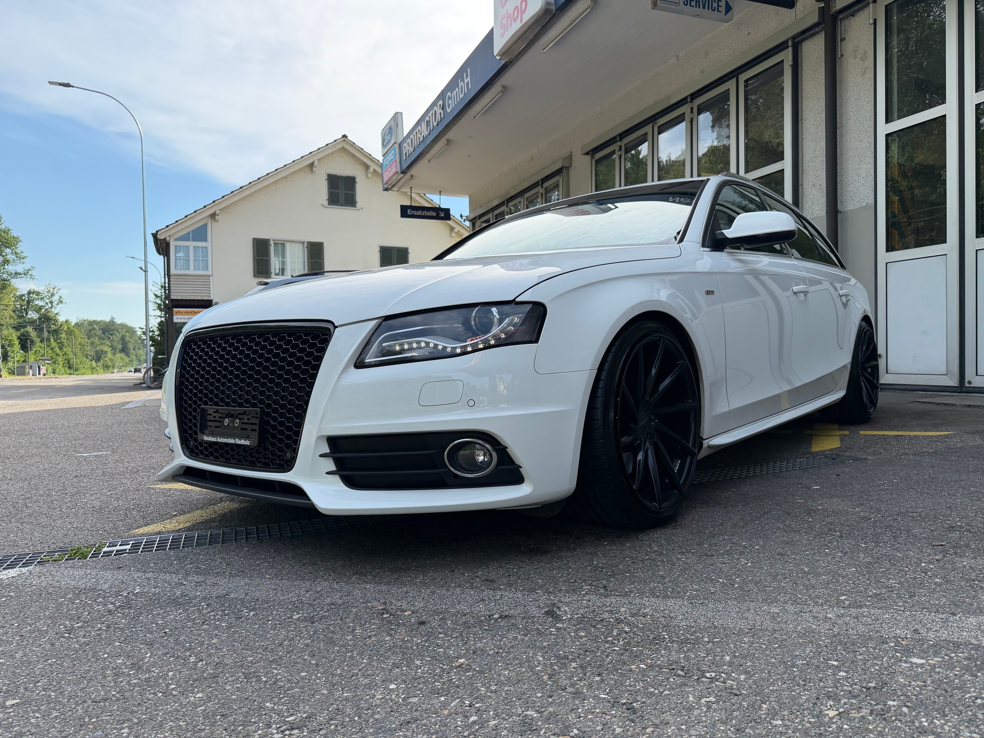AUDI A4 Avant 2.0 TFSI quattro S-tronic-image-1