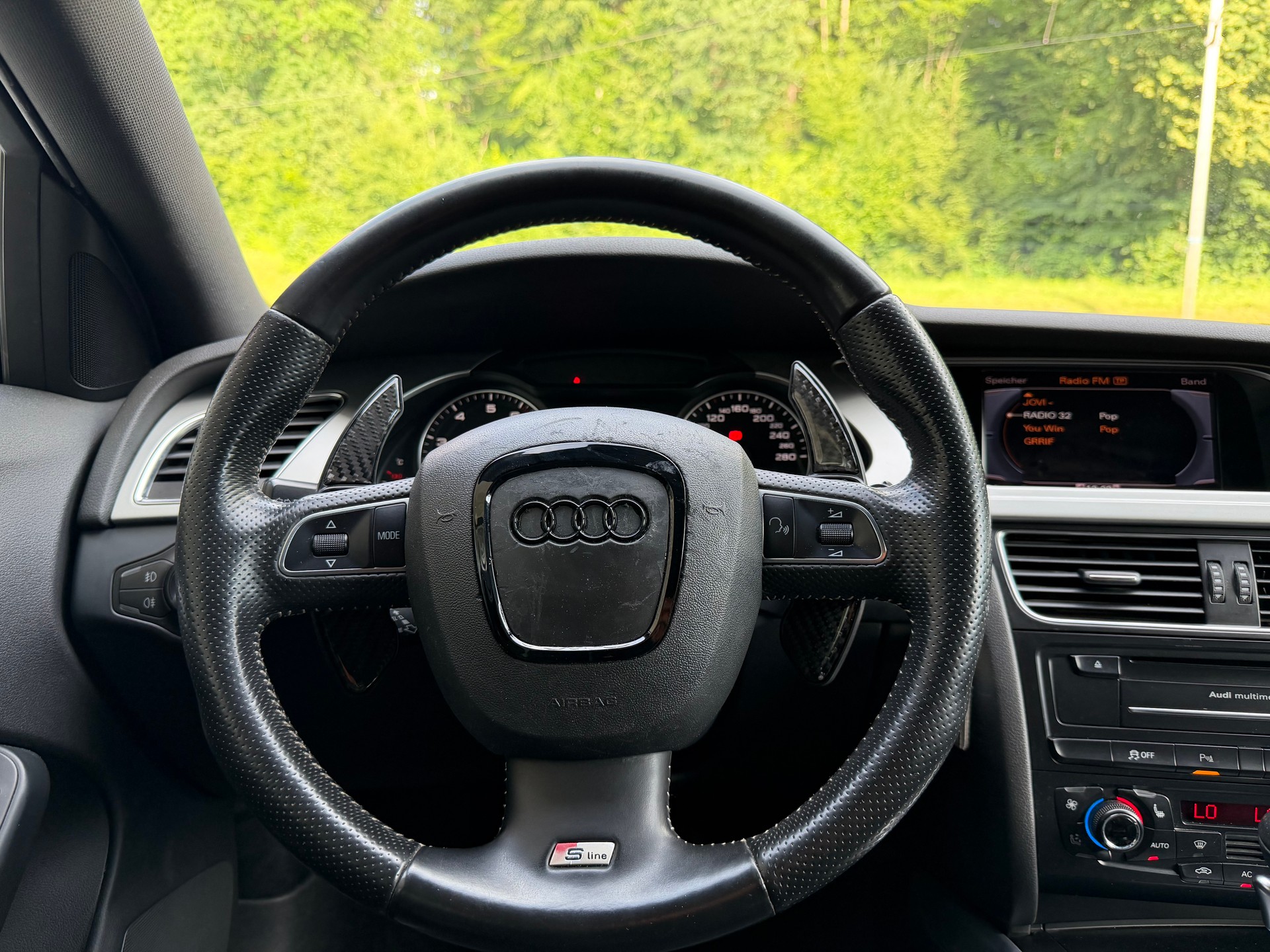 AUDI A4 Avant 2.0 TFSI quattro S-tronic-image-8