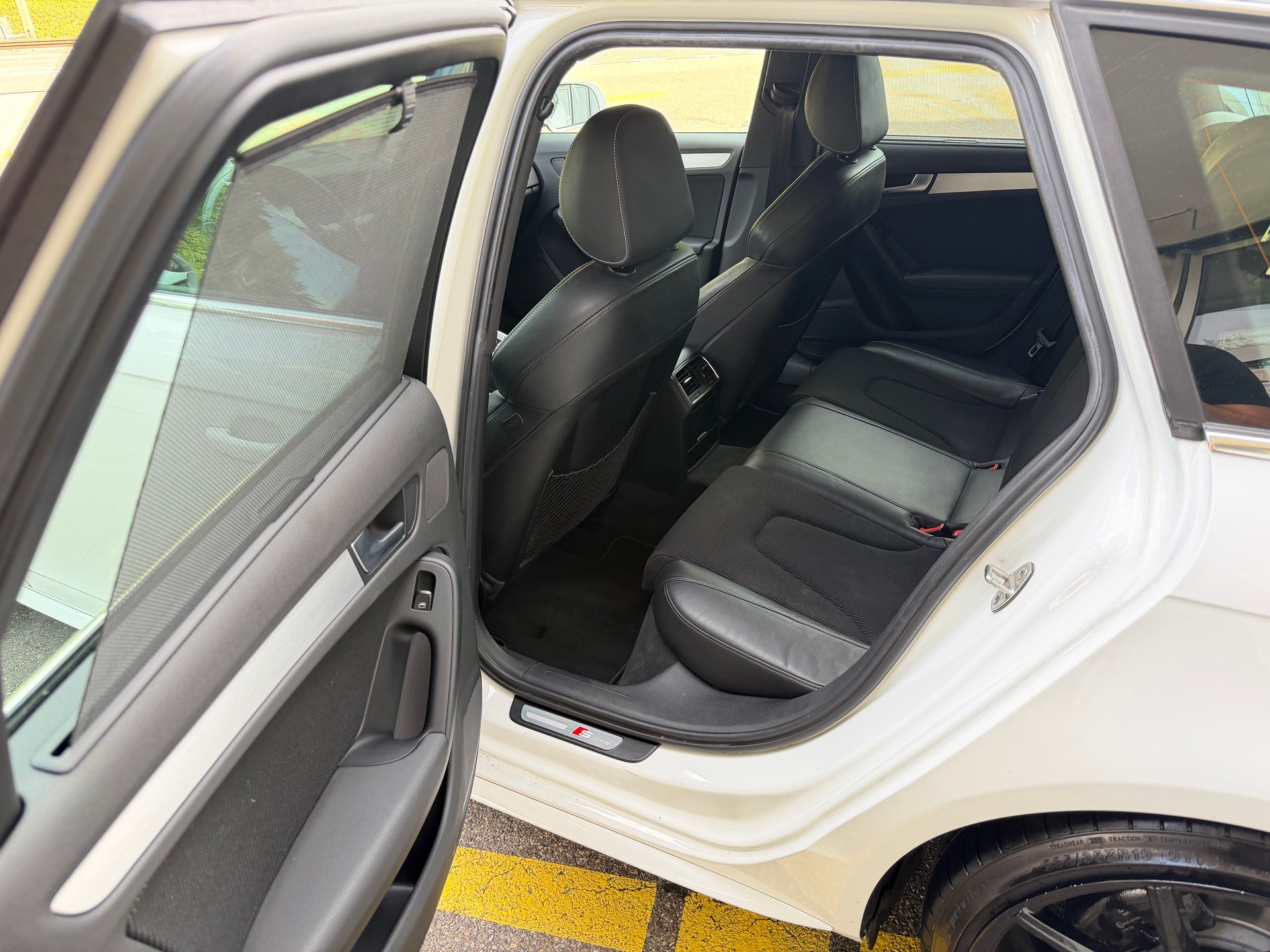 AUDI A4 Avant 2.0 TFSI quattro S-tronic-image-17