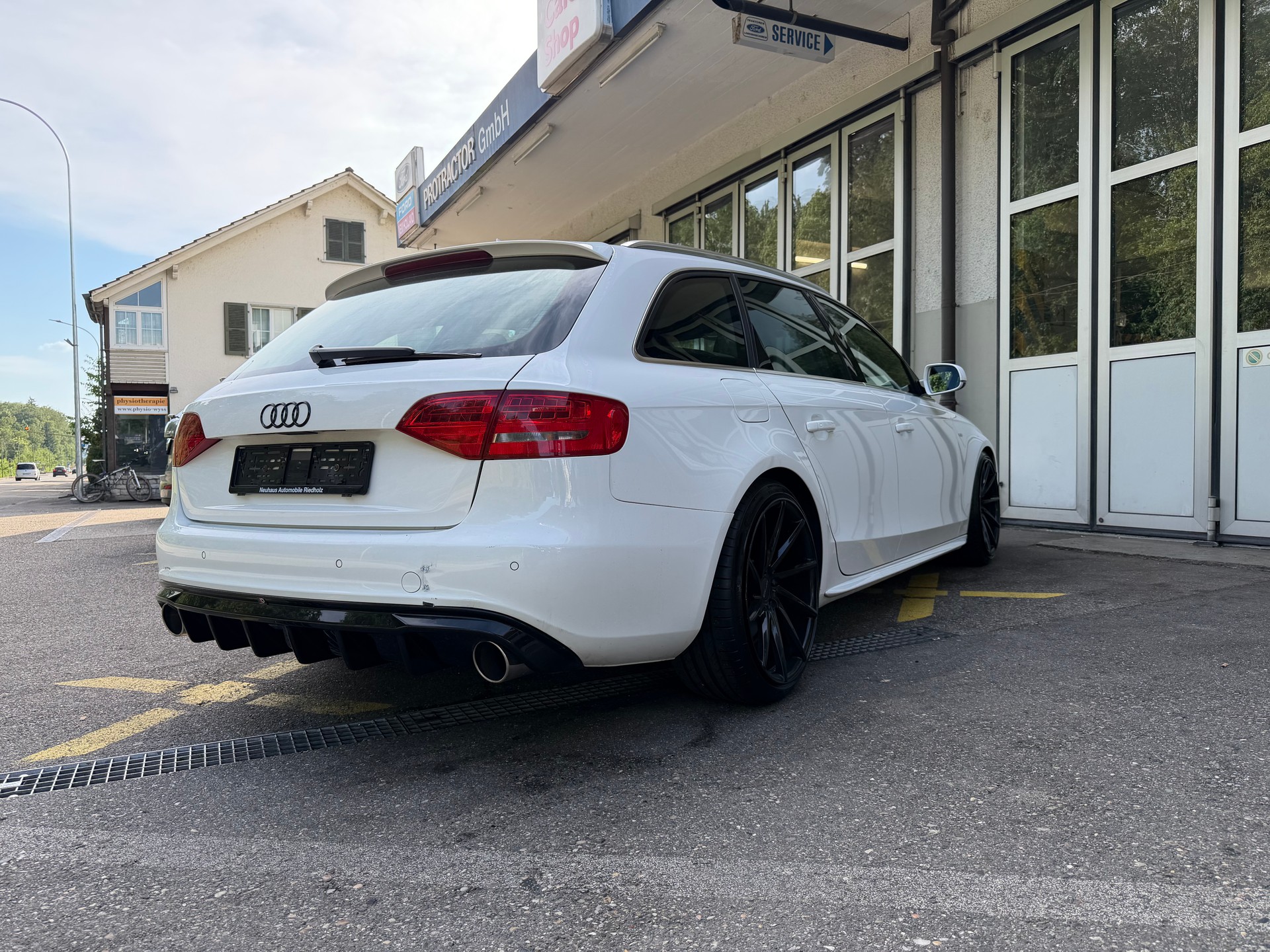 AUDI A4 Avant 2.0 TFSI quattro S-tronic-image-5