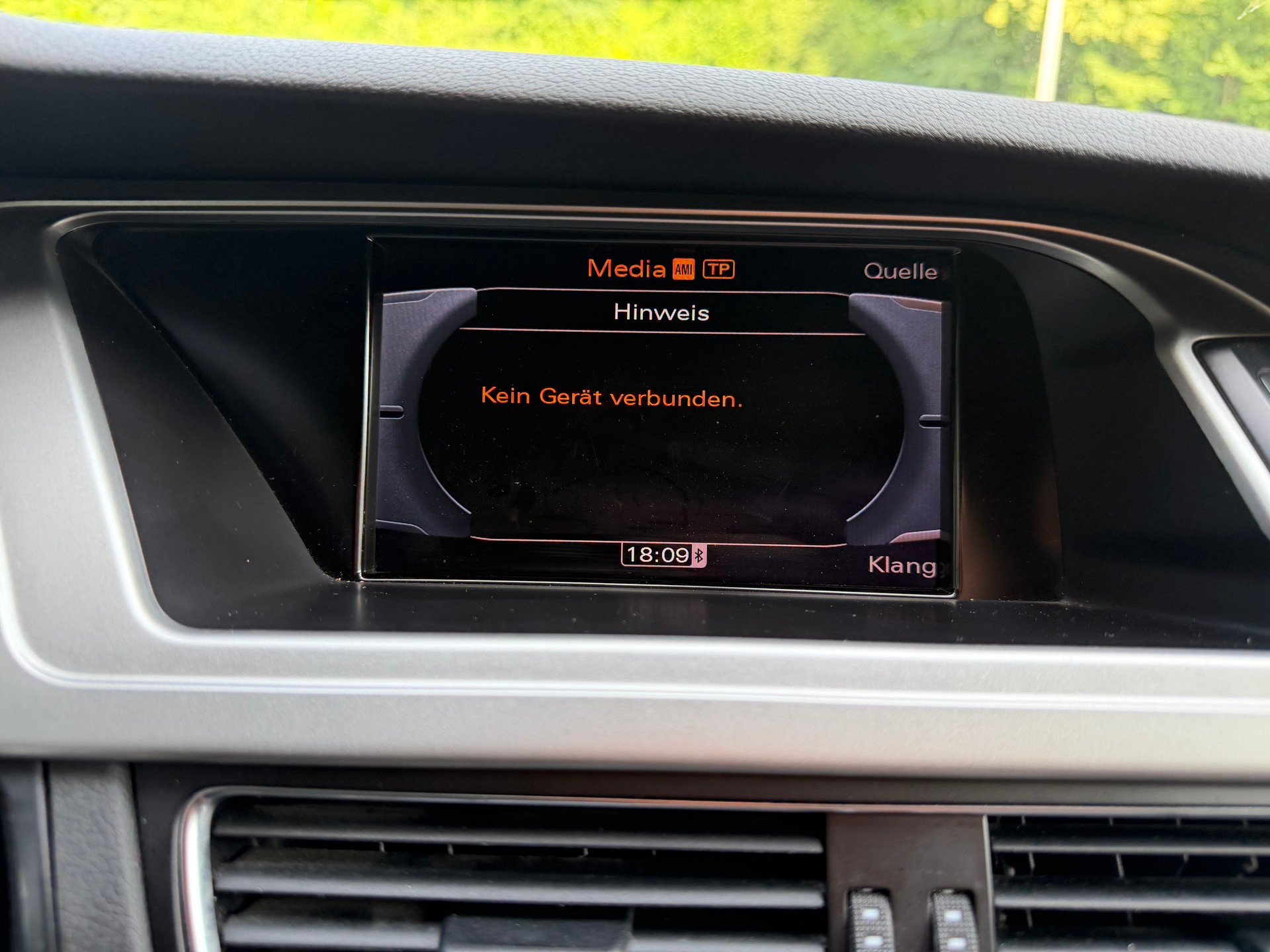 AUDI A4 Avant 2.0 TFSI quattro S-tronic-image-13