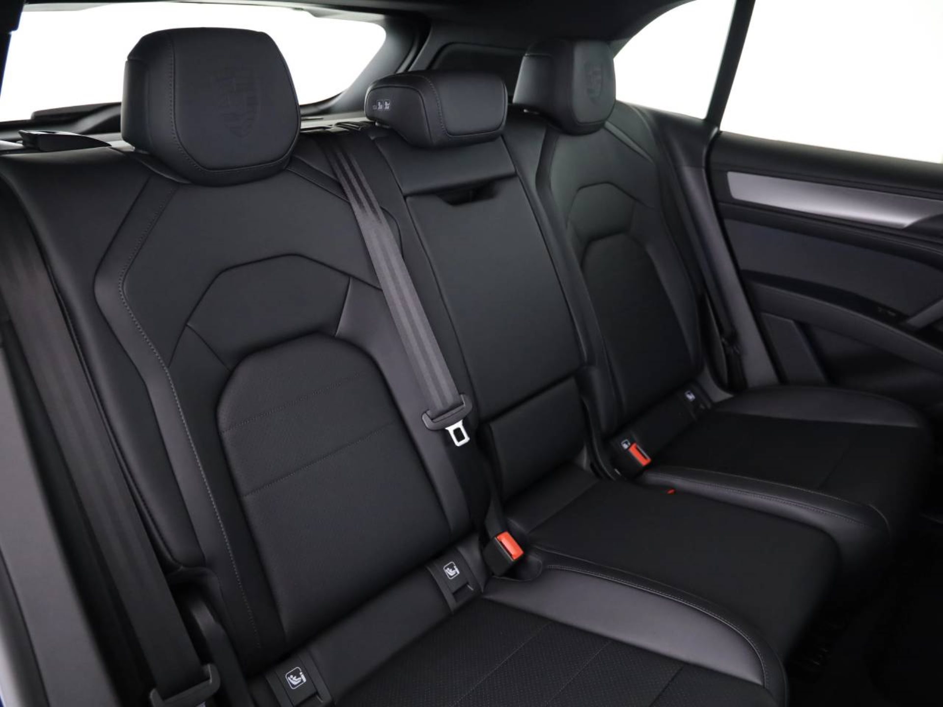 PORSCHE Cayenne Electric-image-18
