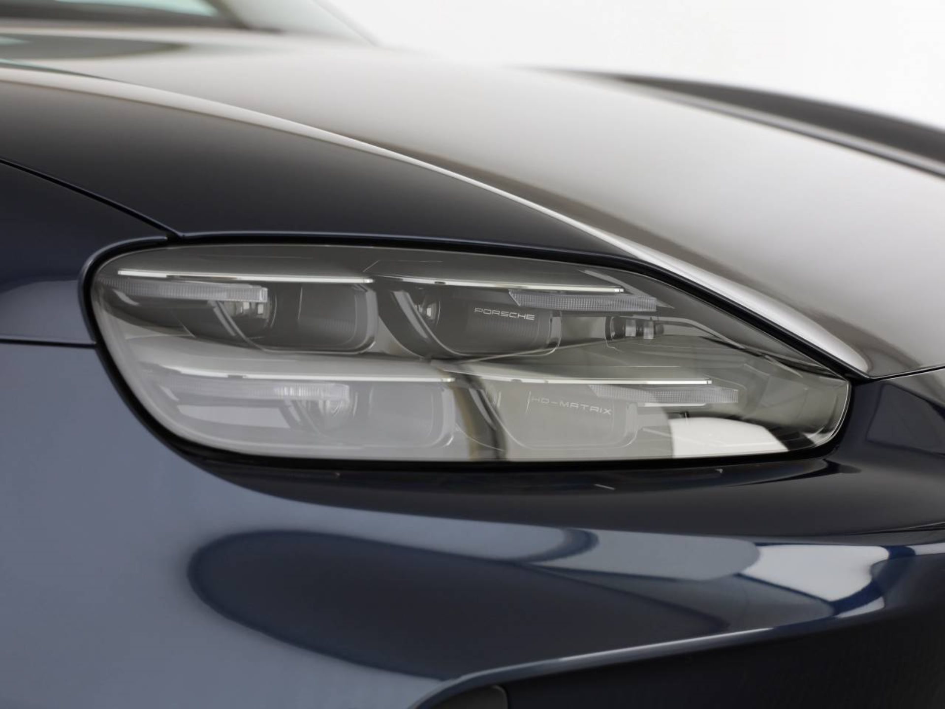 PORSCHE Cayenne Electric-image-7