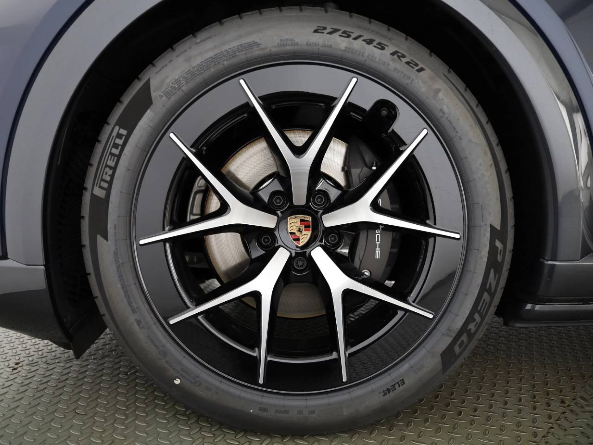 PORSCHE Cayenne Electric-image-8