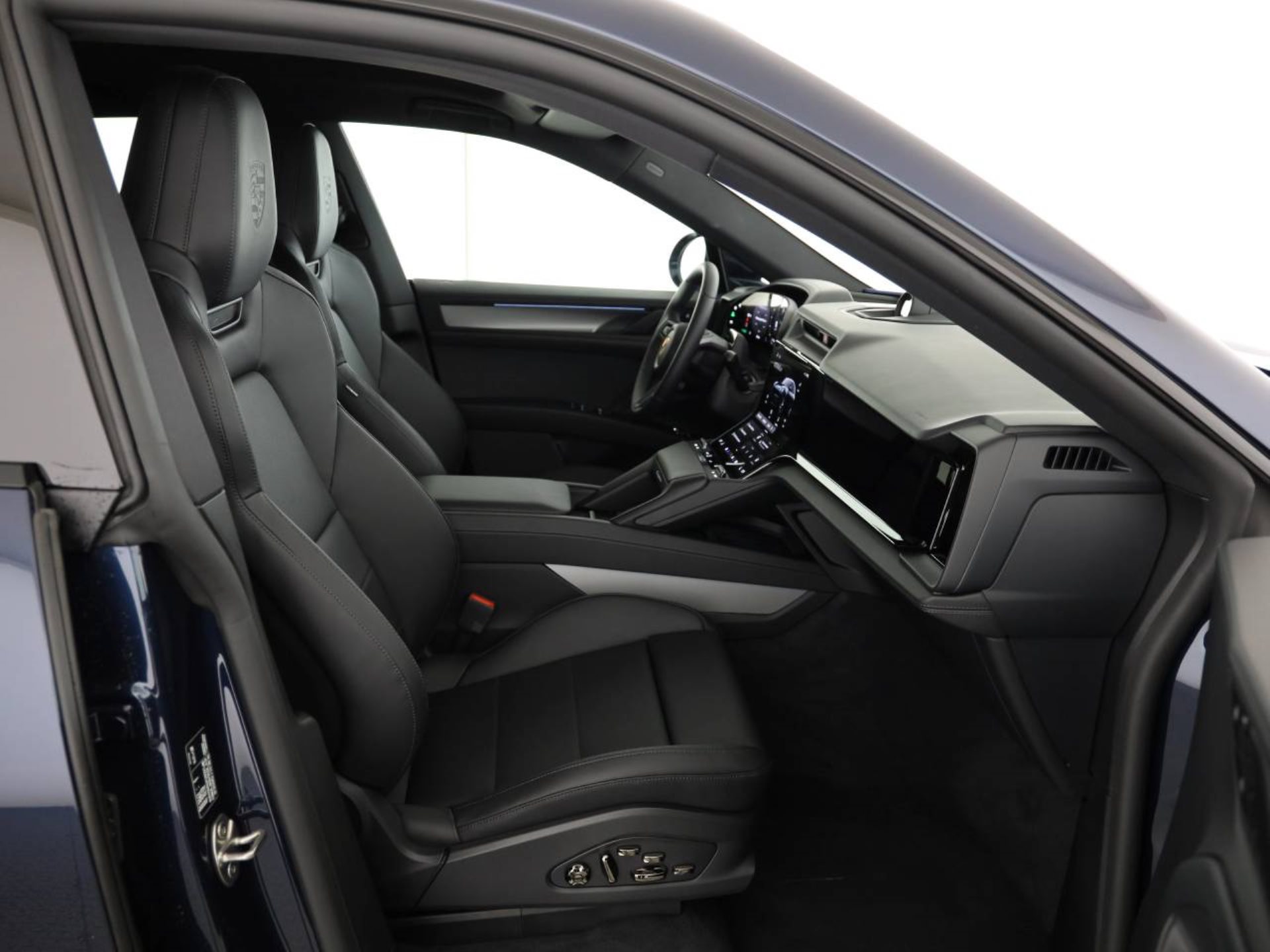 PORSCHE Cayenne Electric-image-15