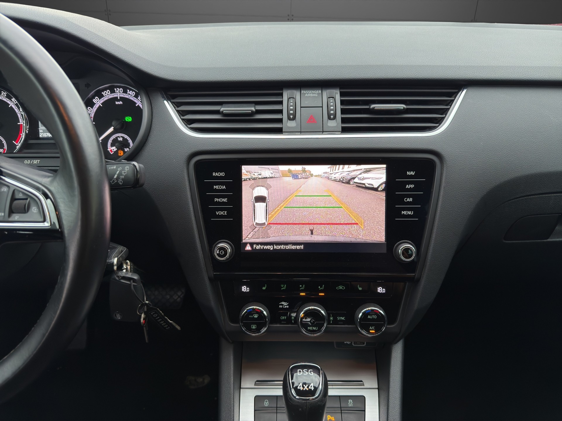 SKODA Octavia Combi 2.0 TDI Ambition 4x4 DSG-image-13