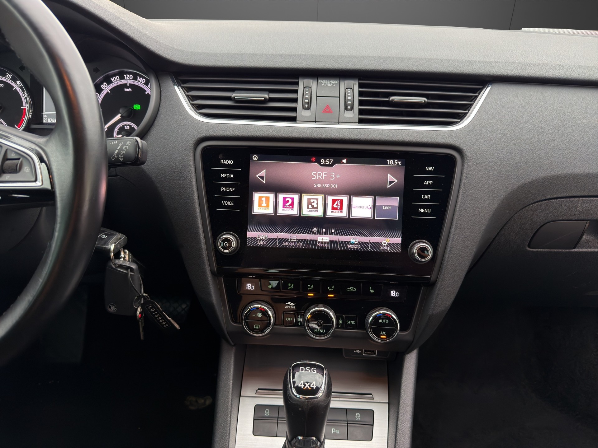 SKODA Octavia Combi 2.0 TDI Ambition 4x4 DSG-image-14