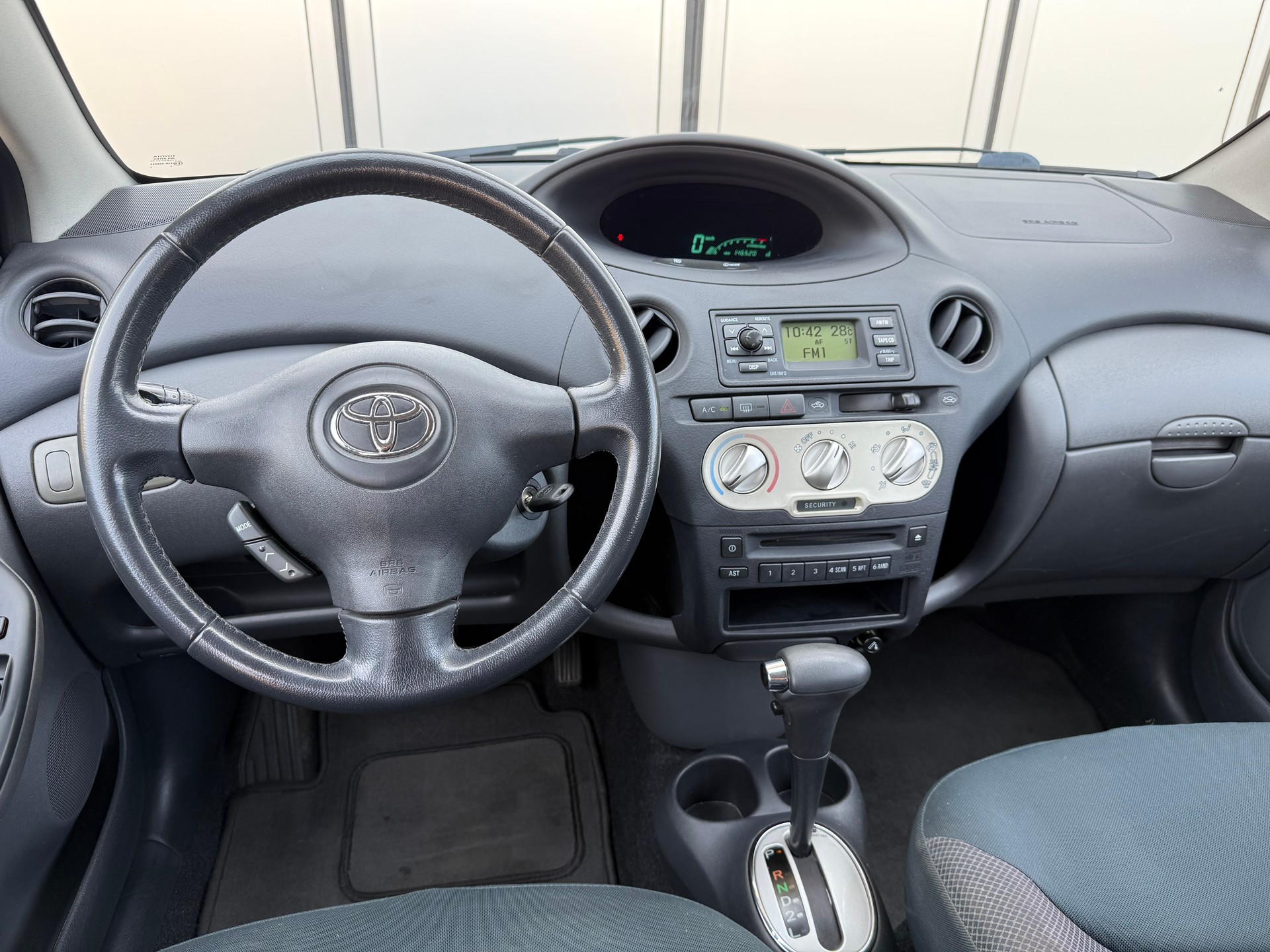 TOYOTA Yaris 1.3 Linea Sol-image-6