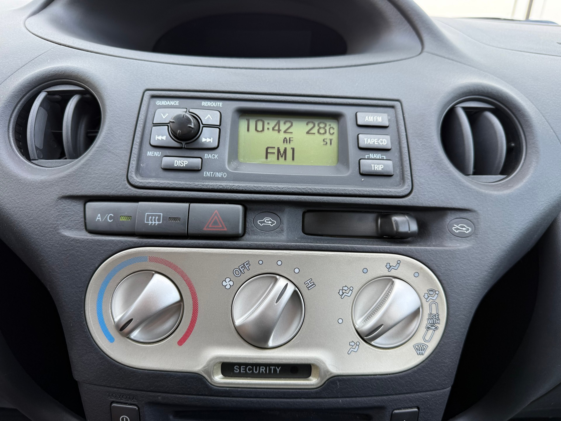 TOYOTA Yaris 1.3 Linea Sol-image-8