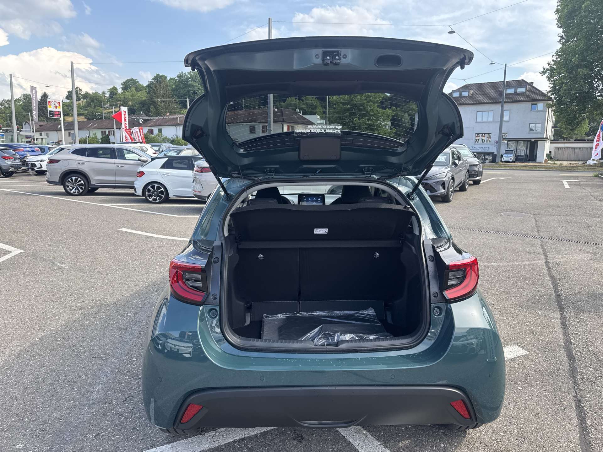 TOYOTA Yaris 1.5 Trend e-CVT Automat-image-7