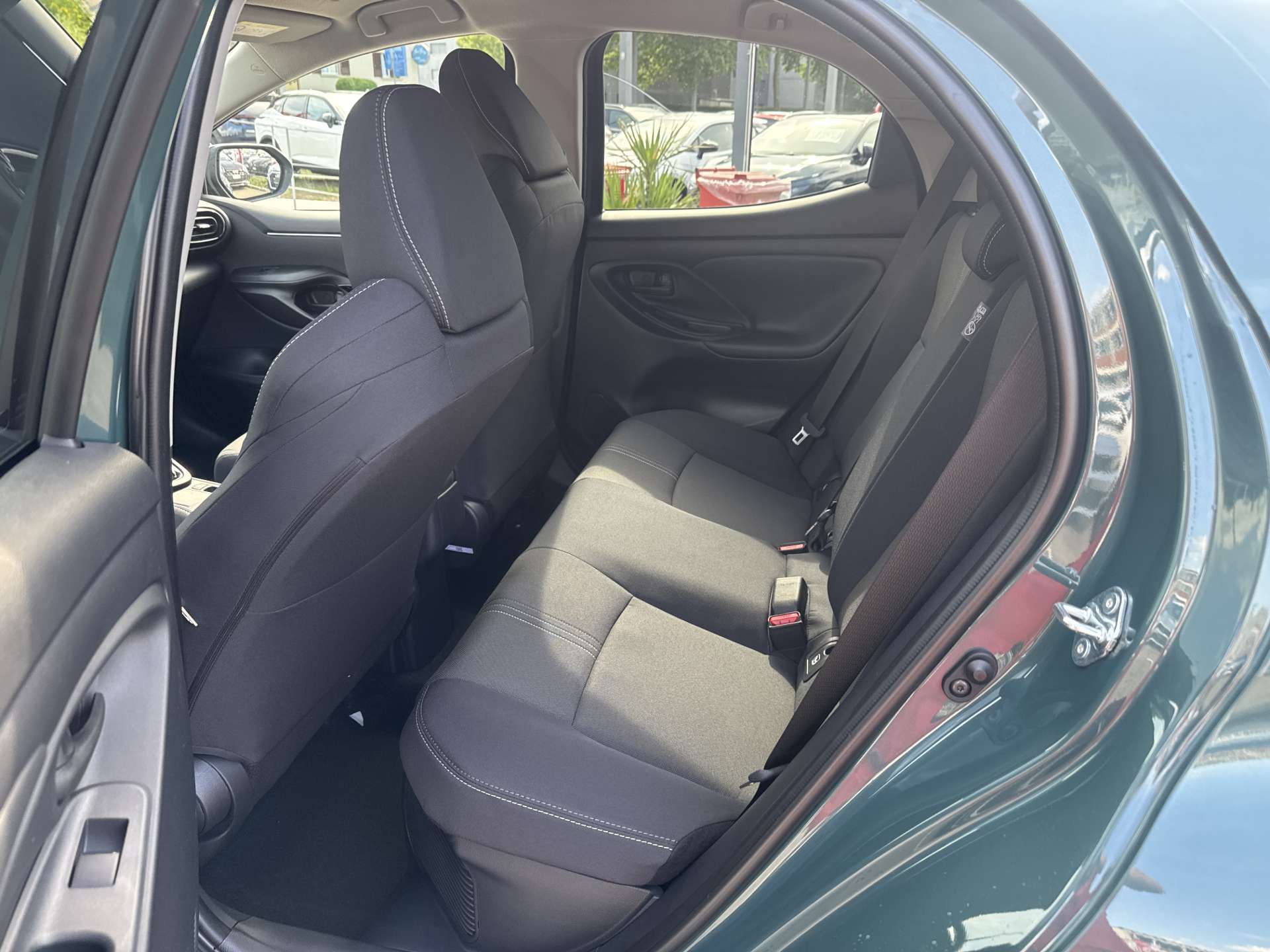 TOYOTA Yaris 1.5 Trend e-CVT Automat-image-6